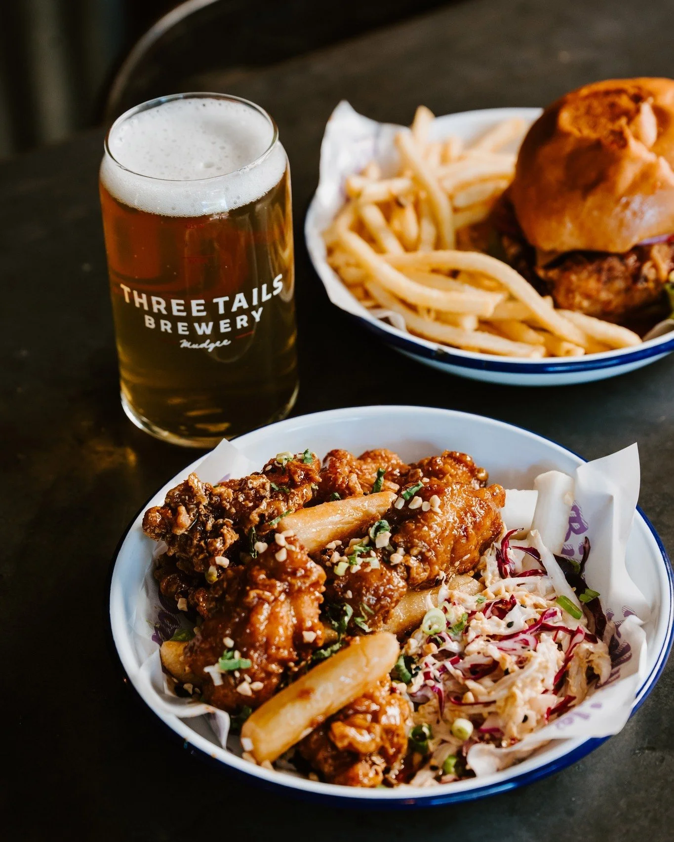 What goes best with craft beer? Woodfired pizzas, Korean fried chicken &amp; burgers, of course 🤤 Spend a few hours at Three Tails, with Thursday night badge draws, Saturday evening live music sessions &amp; good times right across the weekend 🙌