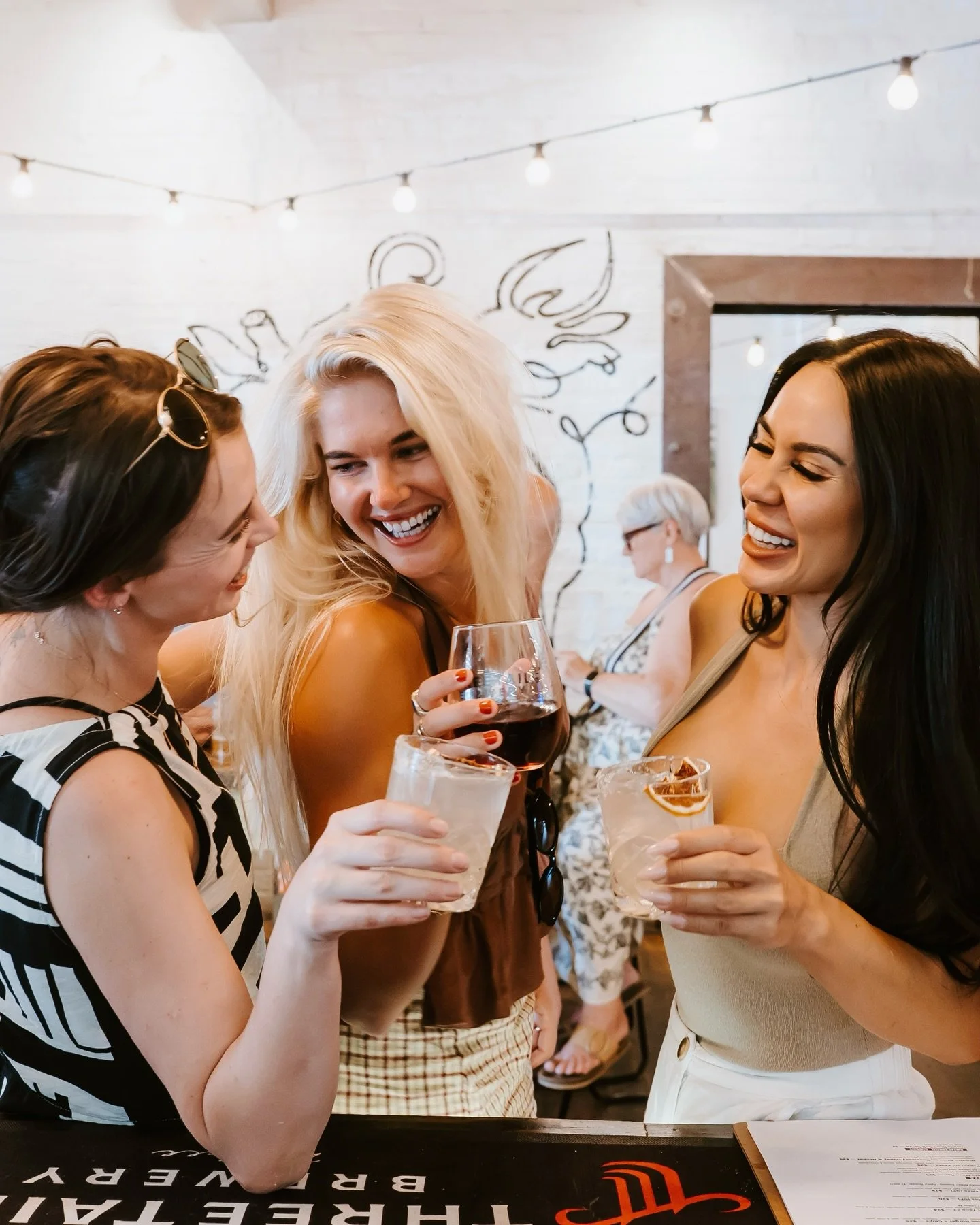 Nothing but good vibes at Three Tails 🙌 Grab your mates, order a signature cocktail &amp; kick back all weekend long, with @billyboils_mudgee in the kitchen &amp; Colin Yule on the tunes 🎶 Open from 12pm&hellip;