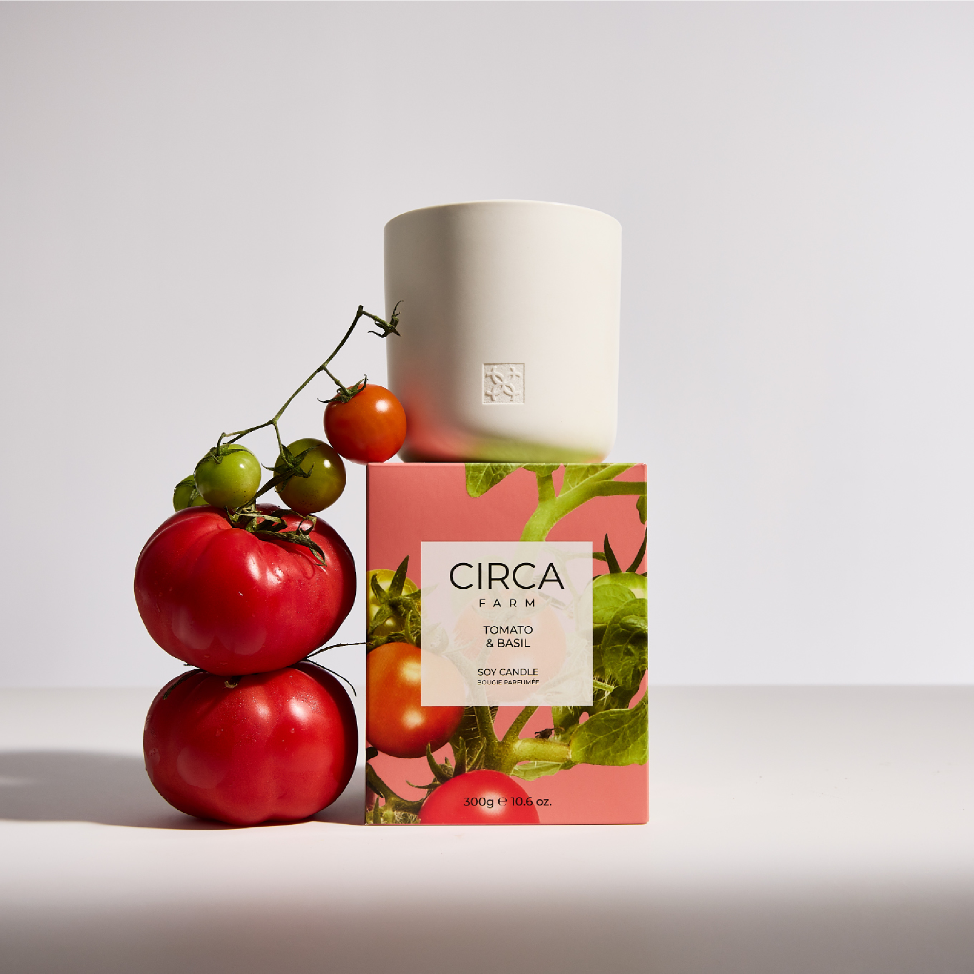 CIRCA_FARM_GENERIC_2000x2000_TB_300g_Candle_Lifestyle.png