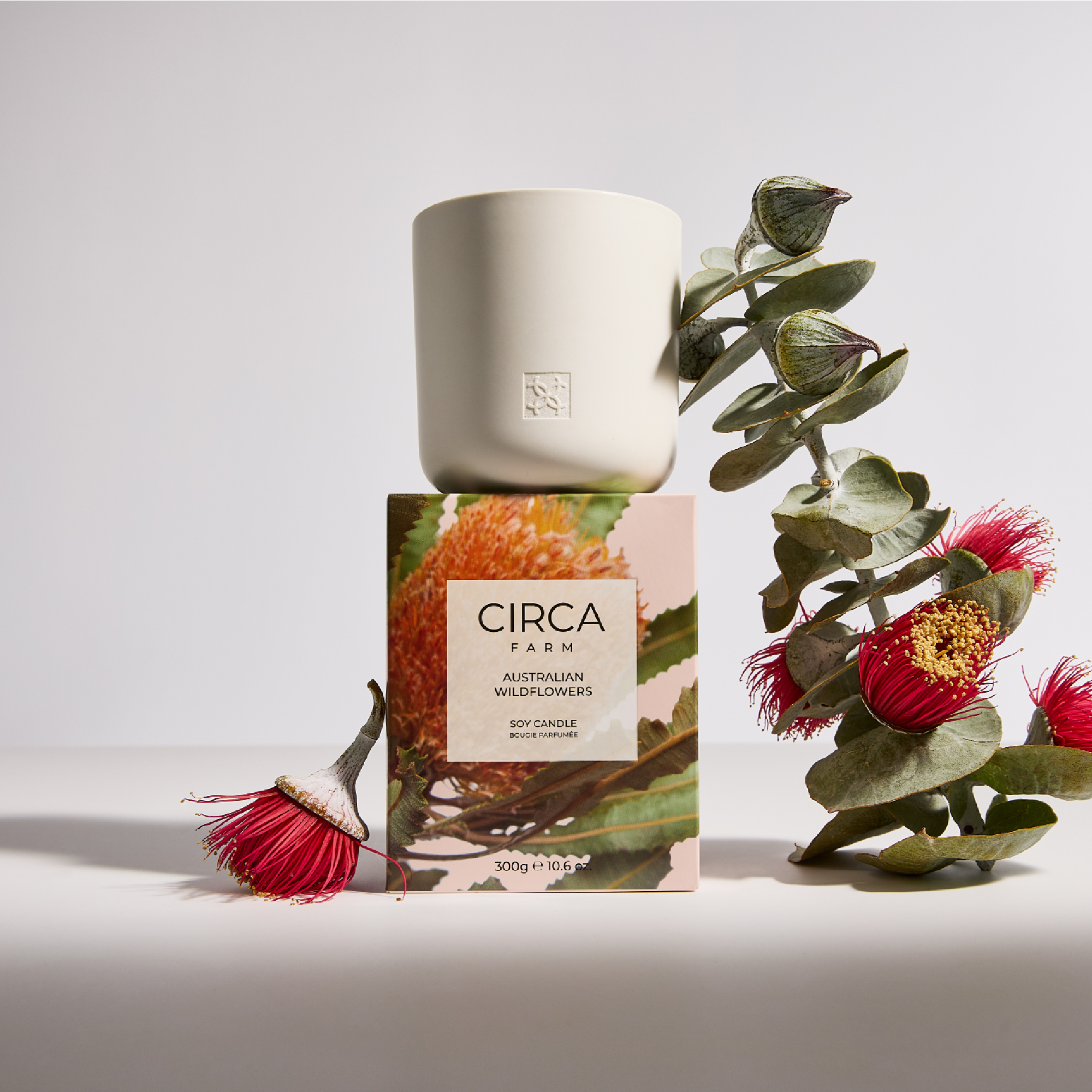 CIRCA_FARM_GENERIC_2000x2000_AW_300g_Candle_Lifestyle.png
