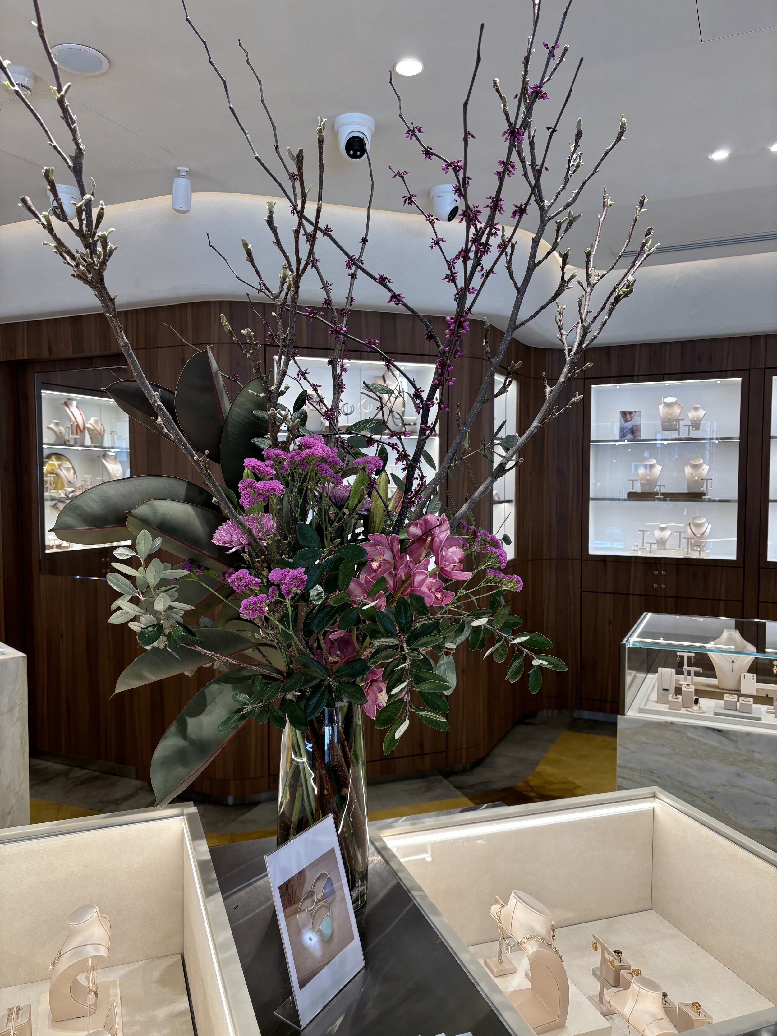 Coporate shop flowers Jan Logan Jewelers