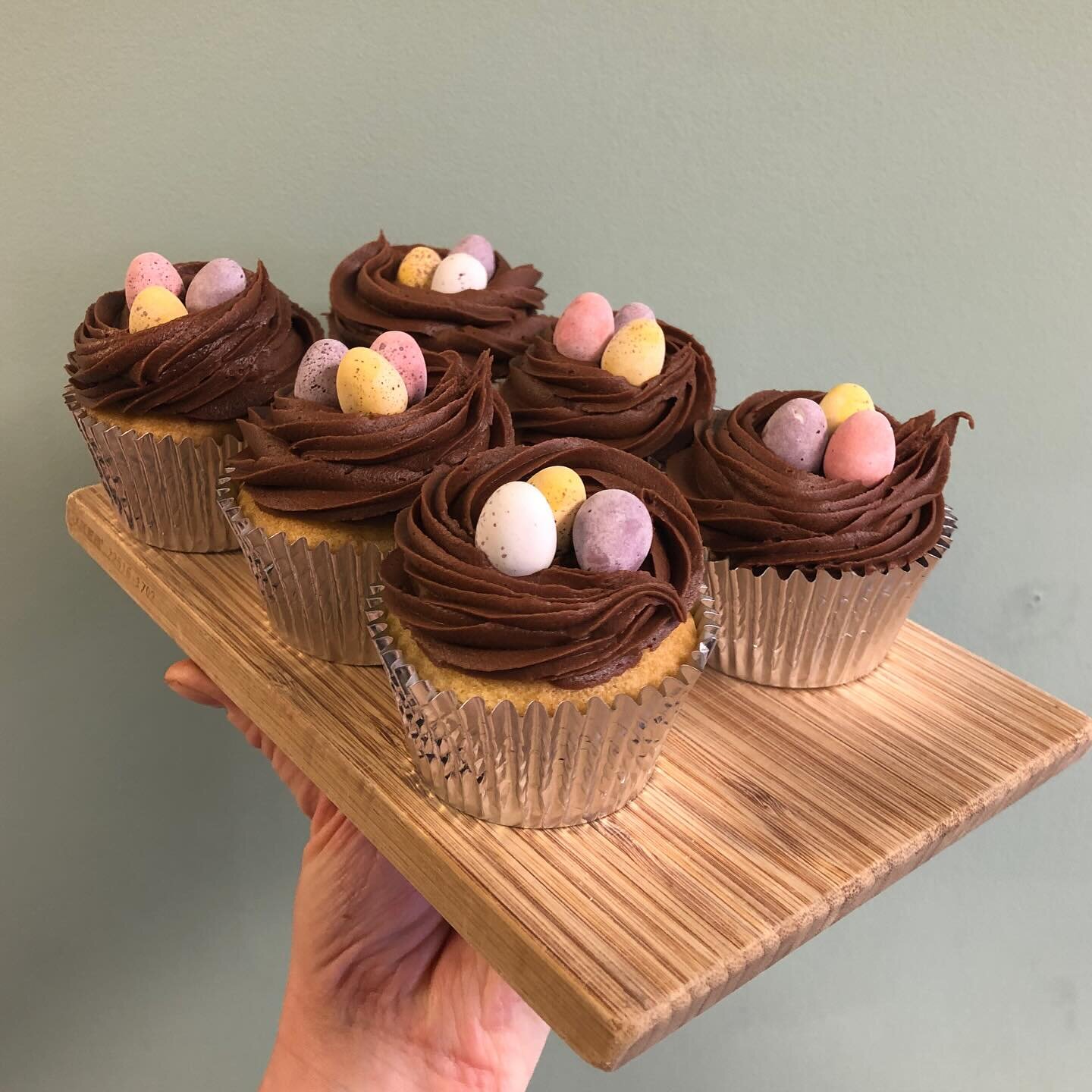 Mini Egg Cupcakes!

Eat em, gift em, roll them down a hill! Available this weekend only because if you didn&rsquo;t know, it is Easter. Have it happy. Eat some cake!

🐣 🐇🥚