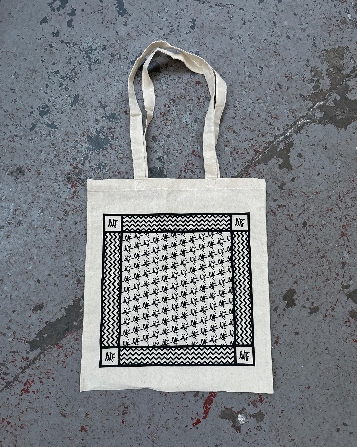 Our keffiyeh inspired tote bags are available to buy from our website with postage all across the UK!

&pound;5 of every sale goes to @medicalaidpal 

Support a great cause and look super cool all in a oner!

🇵🇸👜