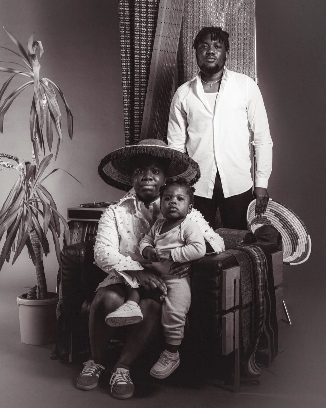 &Igrave;T&Uacute;NṢE (Renewal)

This series explores the space between how family is seen and how it is lived, between the image presented to the world and the moments experienced behind closed doors. Through intimate and everyday moments, love emerg