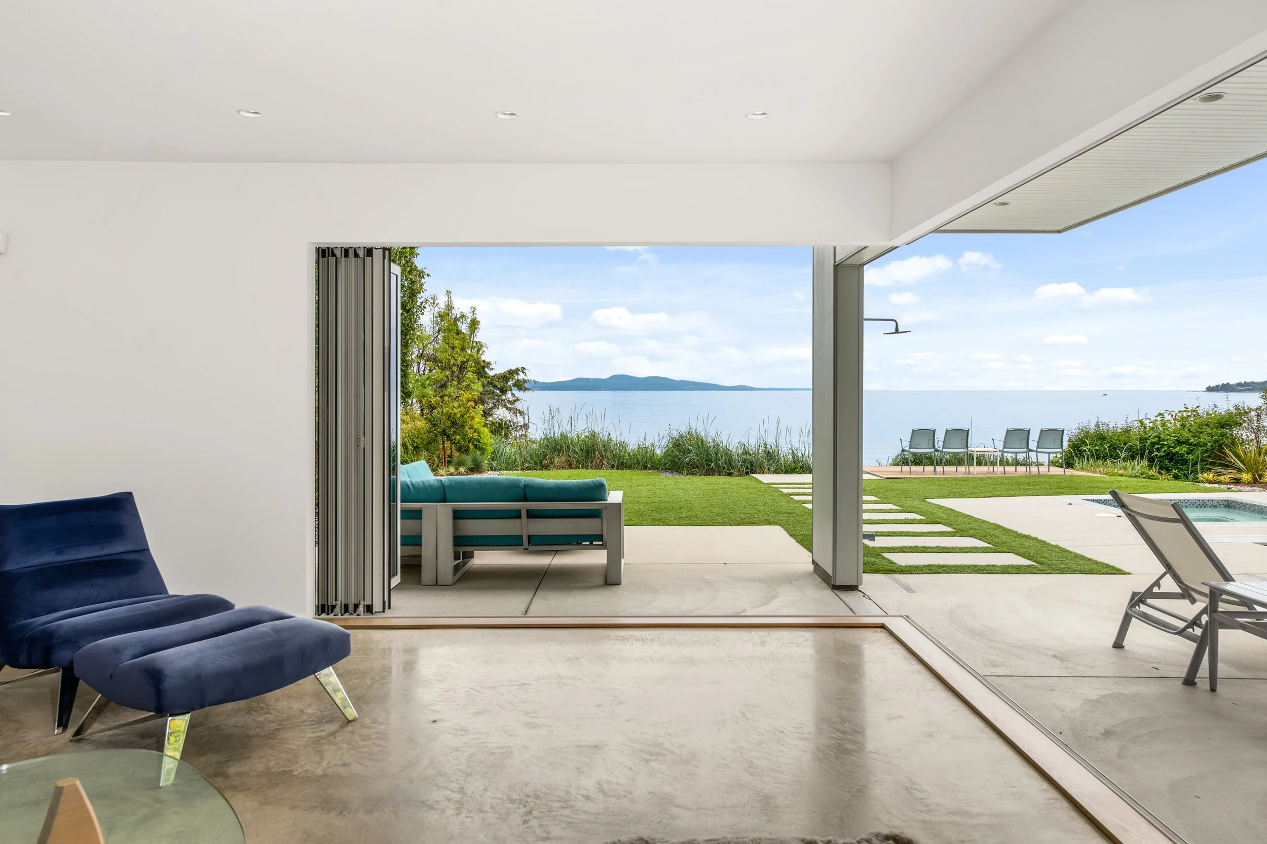 5149 Cordova Bay Rd.-Web-15.jpg