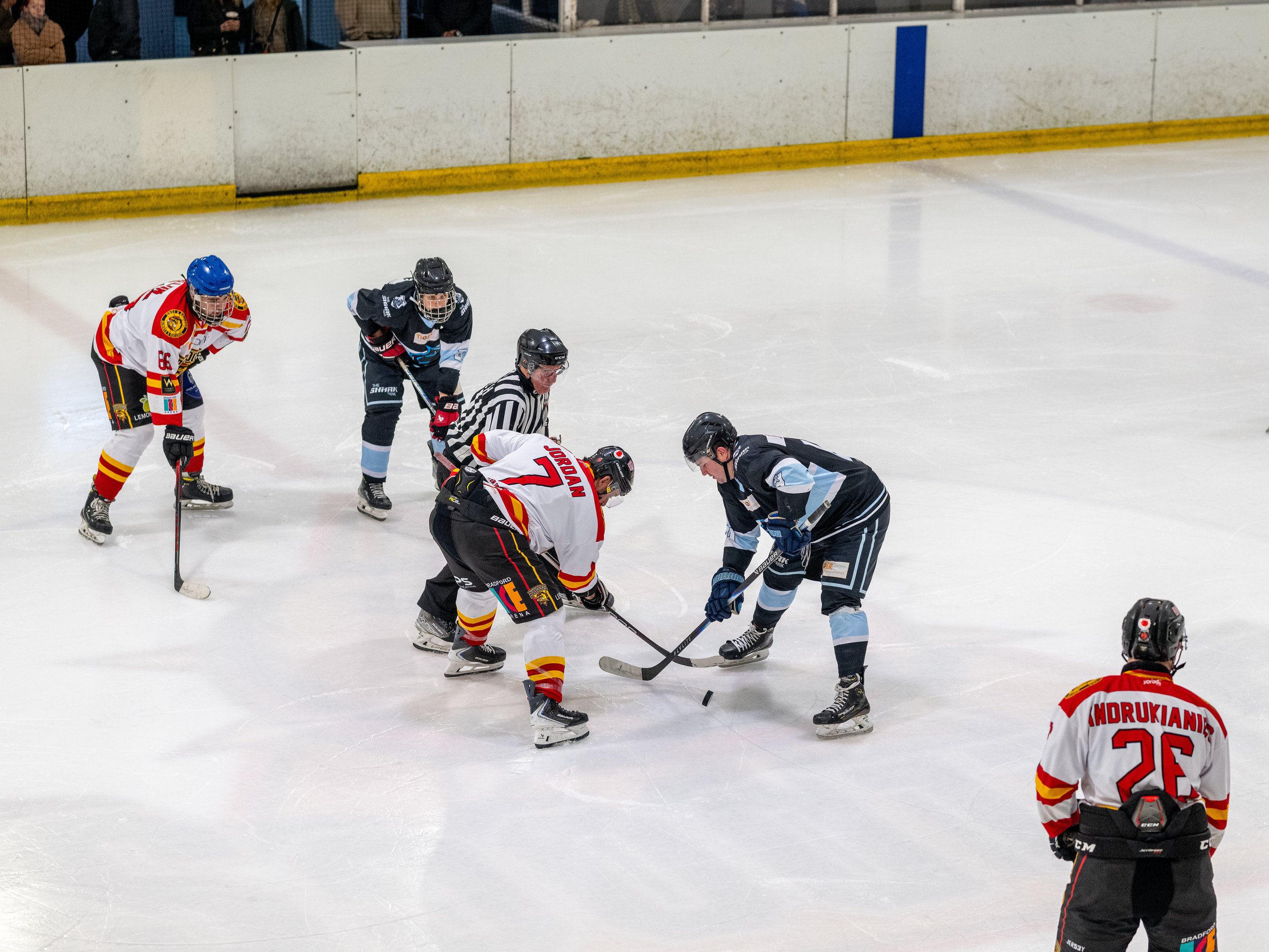 Bulldogs denied as Sharks hold on for road win