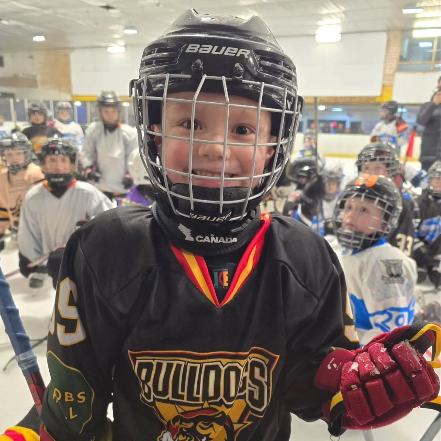 𝗝𝗨𝗡𝗜𝗢𝗥 𝗥𝗘𝗩𝗜𝗘𝗪! 

Bulldogs U-10s enjoyed home ice advantage when they hosted the latest X-Ice tournament with familiar opponents Sheffield, Manchester and Nottingham.

The young guns won all four games, first up being a 6-1 win over Sheffi