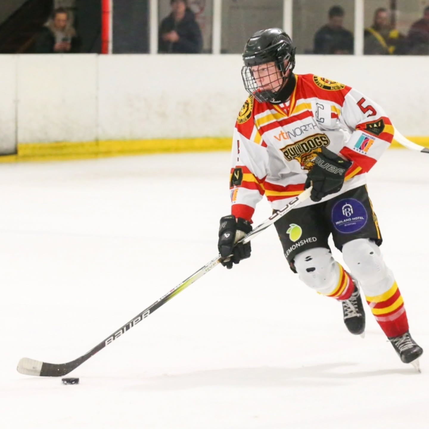 All the best to two of our Bulldogs who are down at Ice Sheffield today for England training camps! 

D-man Josh Guy, who is attending the Under-17s camp and forward Thomas Lee, who will be at the Under-15s camp.

Go smash it boys and do yourselves a