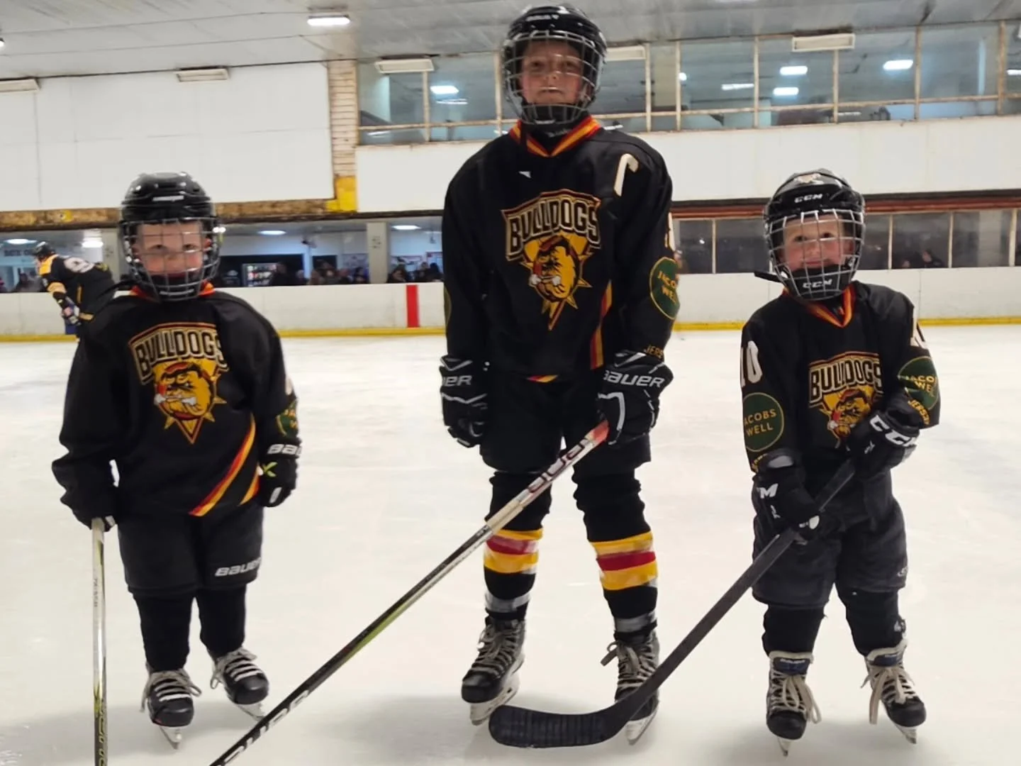 An absolutely HUUUUUUGE thank you to our mascots for yesterday's game at The Pound between our Bradford Bulldogs and @nottinghamlions 2 ! 💪💪💪

🔴 Noah Lane
🟡 Oscar Stockton
⚫️ Alfie McAlinden 

All three take a bow for being great fun on the day,