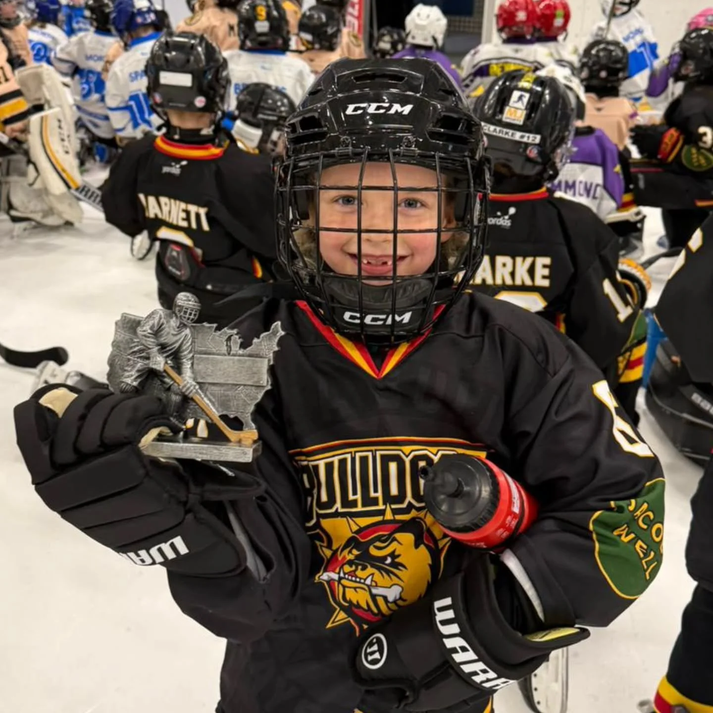 𝗝𝘂𝗻𝗶𝗼𝗿 𝗥𝗲𝘃𝗶𝗲𝘄 - 𝗣𝗮𝗿𝘁 𝗗𝗲𝘂𝘅!

Players who had helped the Under-12s come second in Sutton the previous day, rejoined their Under-10 Bulldogs&rsquo; team-mates when they headed to Sheffield for the latest Under-10s X-ice Jamboree on S