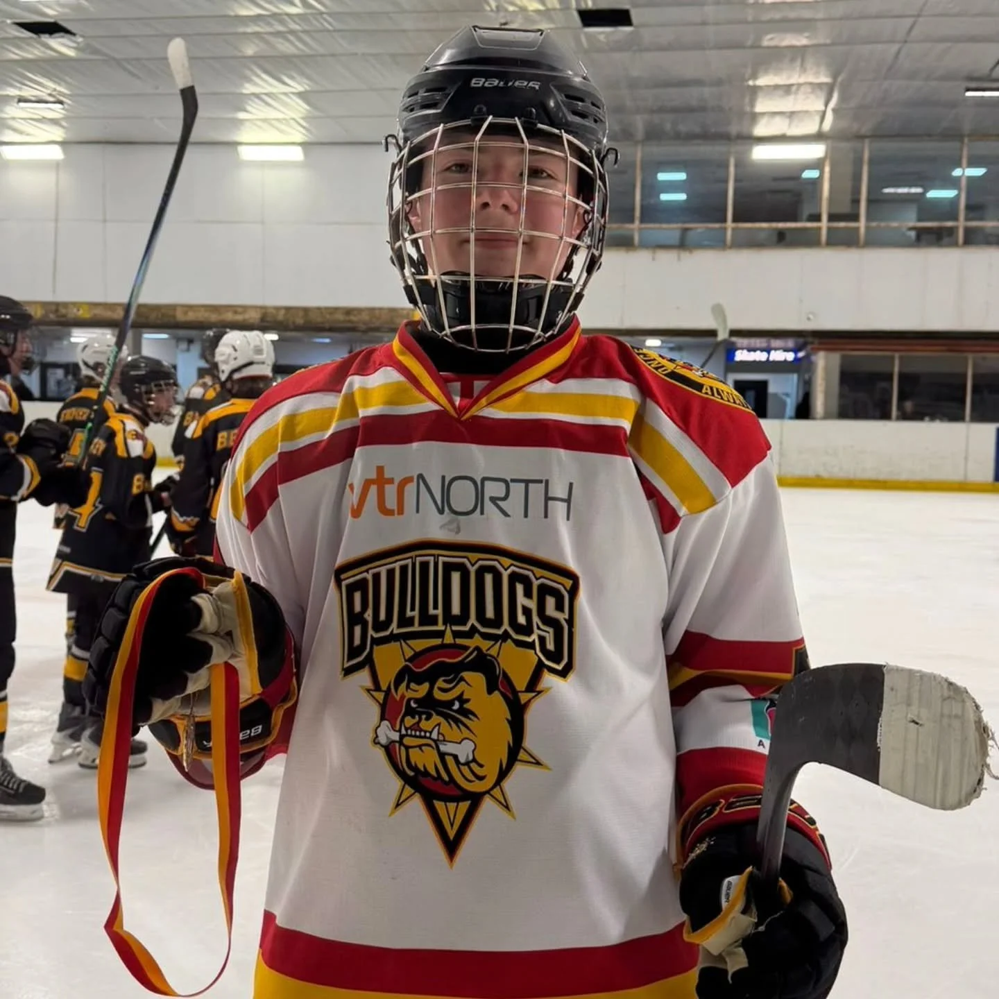 𝗝𝘂𝗻𝗶𝗼𝗿 𝗥𝗲𝘃𝗶𝗲𝘄 - 𝗣𝗮𝗿𝘁 𝗧𝗵𝗿𝗲𝗲! 

Bulldogs Under-19s were back in action at the weekend - looking to gain revenge on 𝗪𝗵𝗶𝘁𝗹𝗲𝘆 𝗕𝗮𝘆 𝗕𝗿𝗮𝘃𝗲𝘀 after losing 7-2 up in the North East two weeks earlier. 

And they came close to