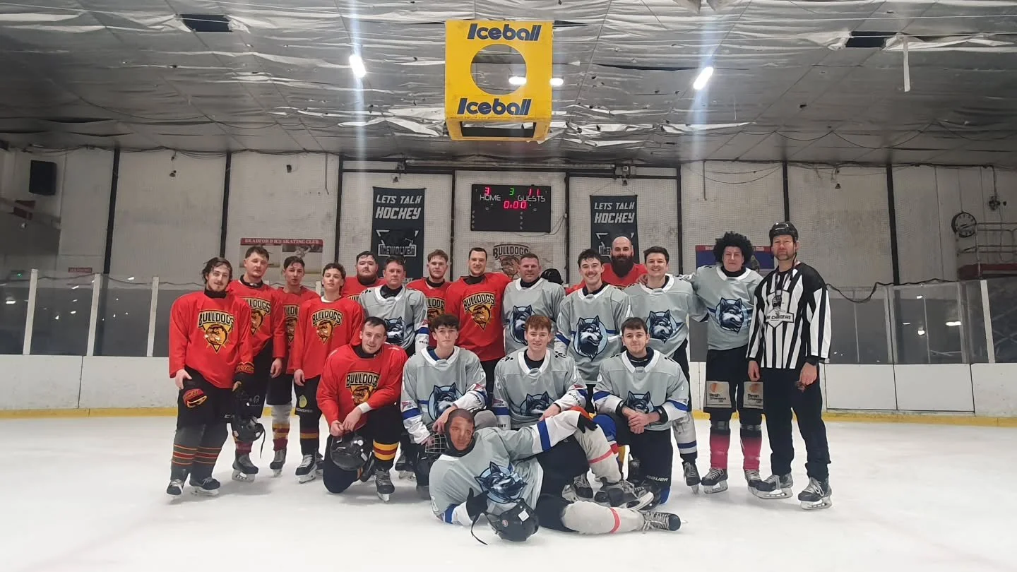 Some of the Bulldogs NIHL team hit the ice on both days at the weekend, when they tried their hand at IceBall - against a team made up of players from @bradfordicewolves ! 

Great fun was had by all trying their hand at a sport not seen at @bradford_