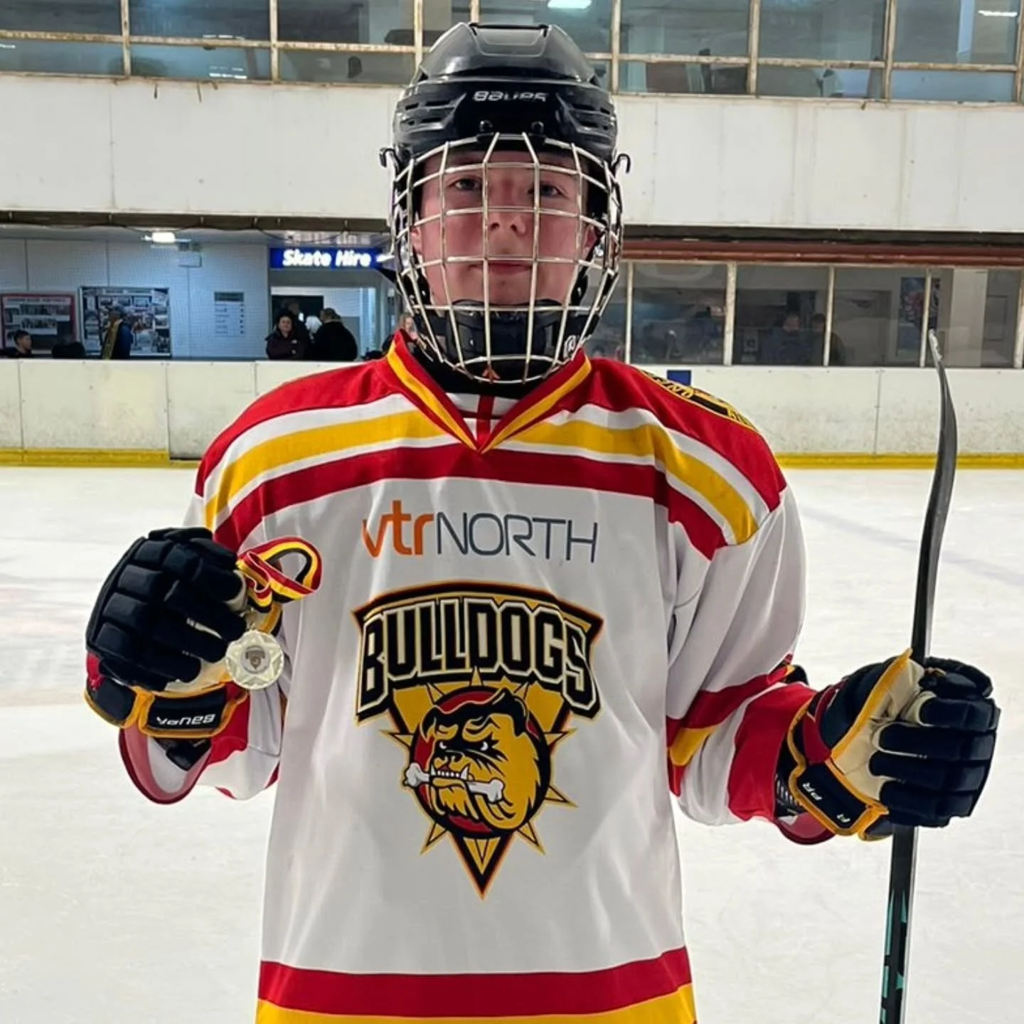 JUNIOR REVIEW! 

BRADFORD BULLDOGS&rsquo; Under-16 forward Thomas Lee banged in FIVE goals in last weekend&rsquo;s Division One North clash at home to Deeside Dragons Academy - as the hosts came out on the wrong side of a 12-goal thriller. 

Lee got 