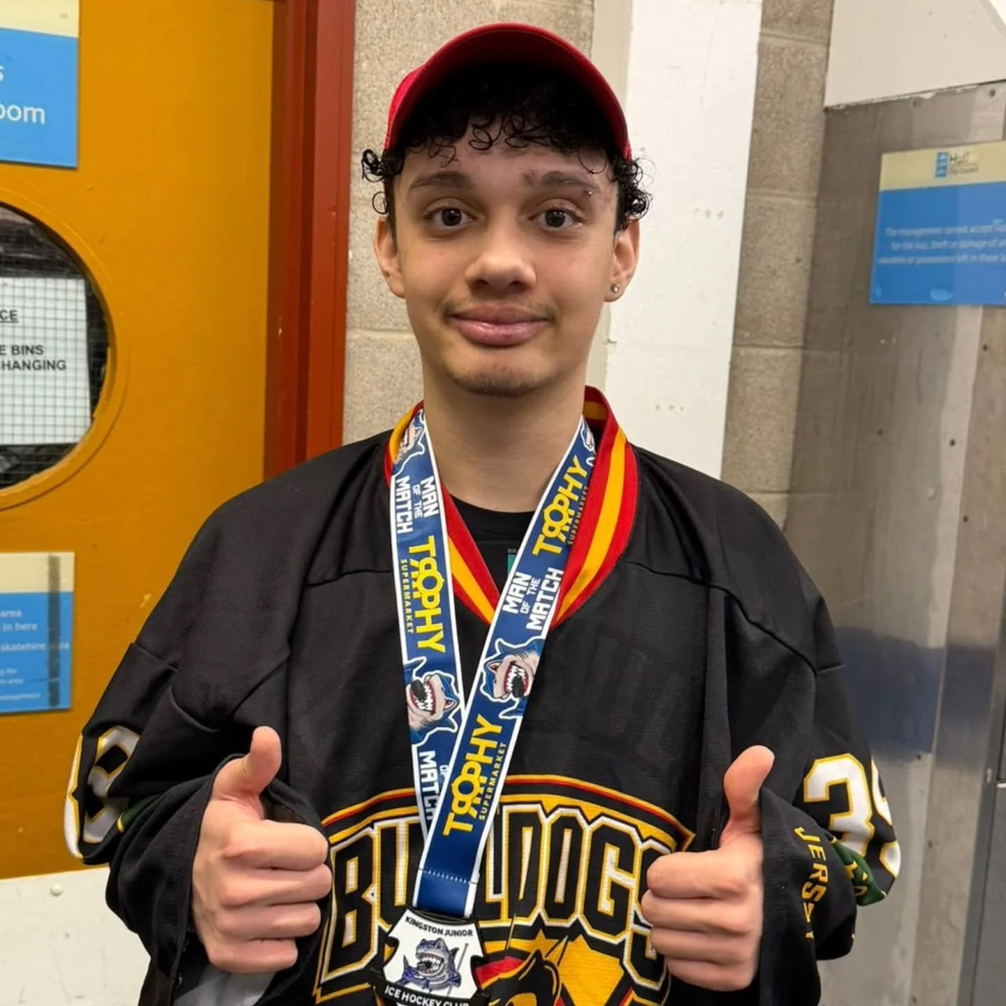 𝗝𝗨𝗡𝗜𝗢𝗥 𝗥𝗘𝗩𝗜𝗘𝗪 - 𝗣𝗧 𝟮! 

IT was also a busy weekend for our 𝗕𝘂𝗹𝗹𝗱𝗼𝗴𝘀 𝗨𝗻𝗱𝗲𝗿-𝟭𝟵𝘀 who had back-to-back games against Yorkshire rivals Kingston Sharks. 

Saturday saw the Bulldogs hit the road and east down the M62 and found