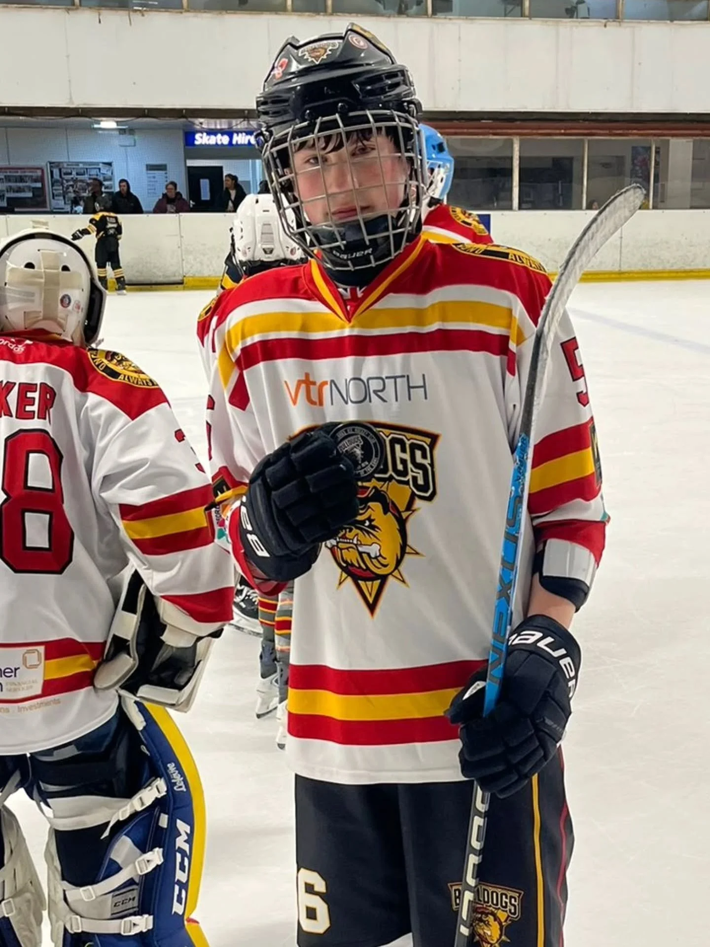 𝗝𝘂𝗻𝗶𝗼𝗿 𝗥𝗲𝘃𝗶𝗲𝘄!

It was a home ice double at the weekend as two of our Bulldogs junior teams took on opponents from Nottingham. 

The 𝗨𝗻𝗱𝗲𝗿-𝟭𝟮𝘀 were first to take to the ice and battled hard against an impressive Nottingham team, w