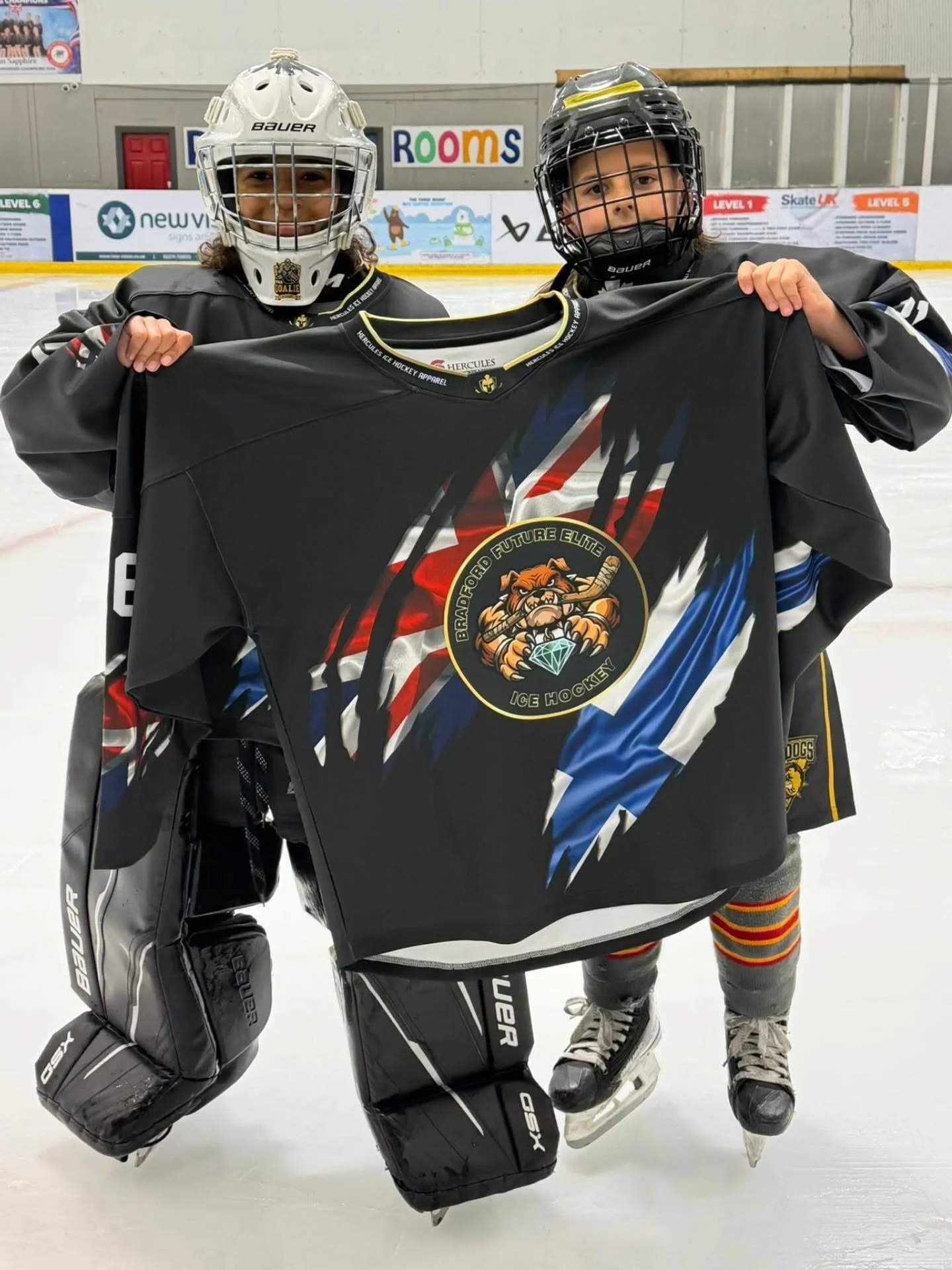 The young Bulldogs heading out to Finland for a summer training camp this year have been busy getting kitted out for their trip. 

The trip's organisers have teamed up with Hercules to sort out jerseys, socks and hoodies for the trip to 𝗞𝗶𝘀𝗮𝗸𝗮?