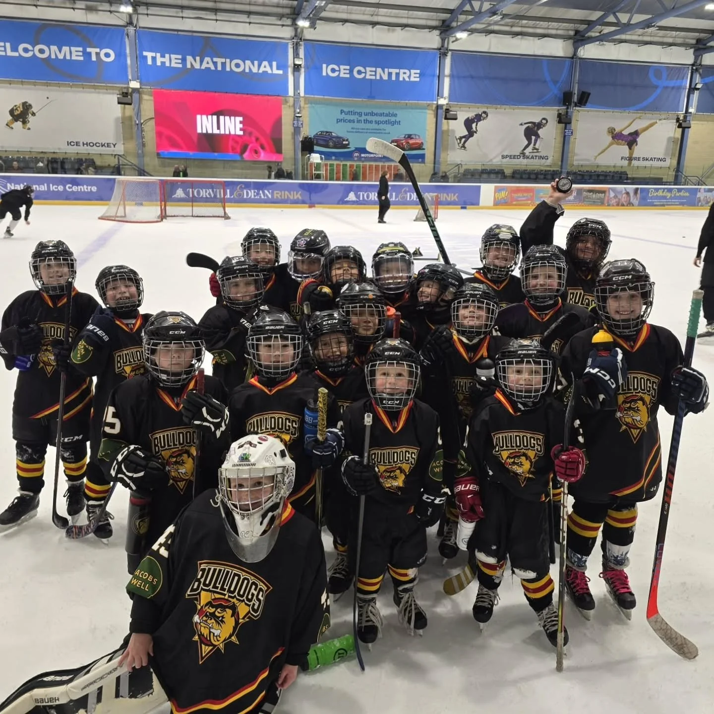 𝗝𝘂𝗻𝗶𝗼𝗿 𝗥𝗲𝘃𝗶𝗲𝘄 - 𝗣𝘁 𝟮! 

Our 𝗕𝘂𝗹𝗹𝗱𝗼𝗴𝘀 𝗨𝗻𝗱𝗲𝗿-𝟭𝟬𝘀 had a busy weekend on the road - taking on Sutton Sting IHA in a Challenge game before taking on regular opponents @nottinghamicehockeyclub Sheffield IHA and @hockeymsa in 