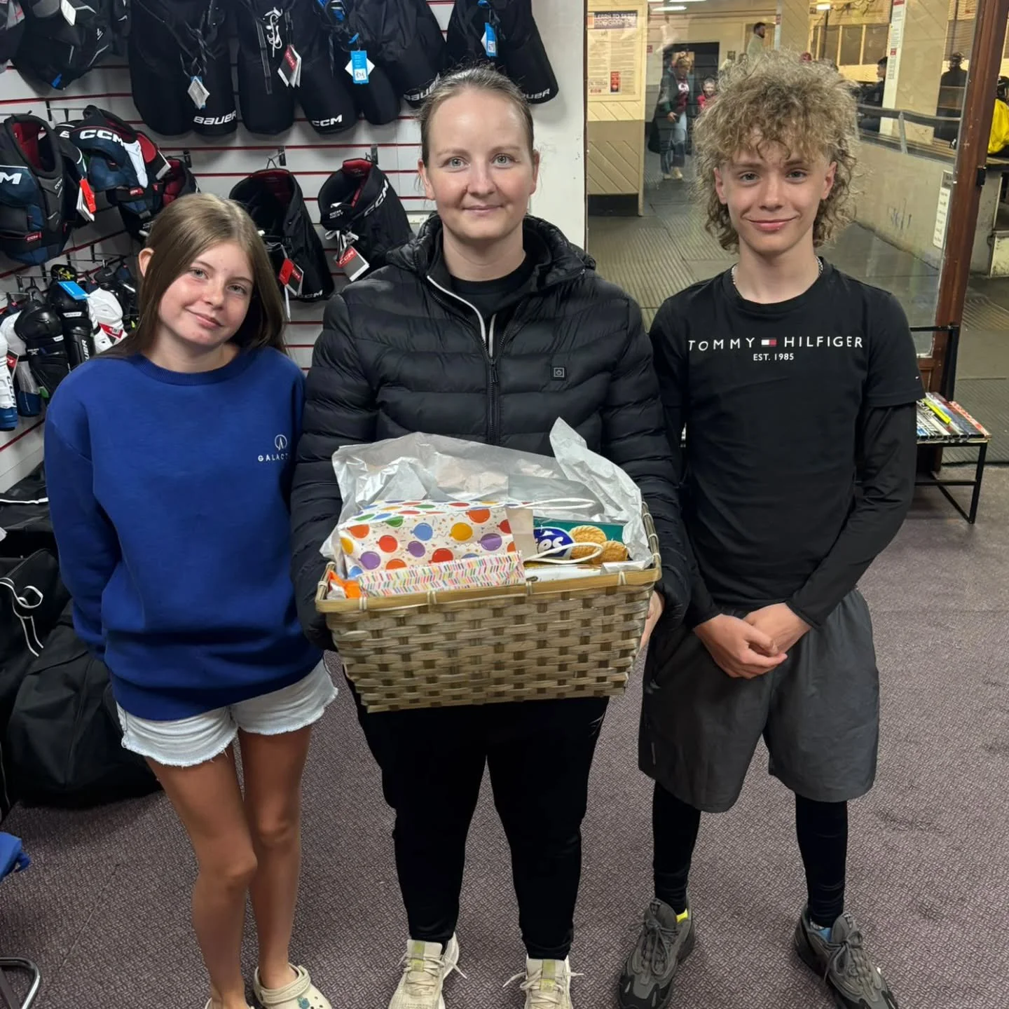 Thanks coach! 

Under-14s forward Camron Helliwell and D Miley Jessop presented coach Kirsten Deighton with a well-deserved 'thank you' gift having been U-14s coach for the past 3+ years 

With many of the players moving up to Under-16s next season, 