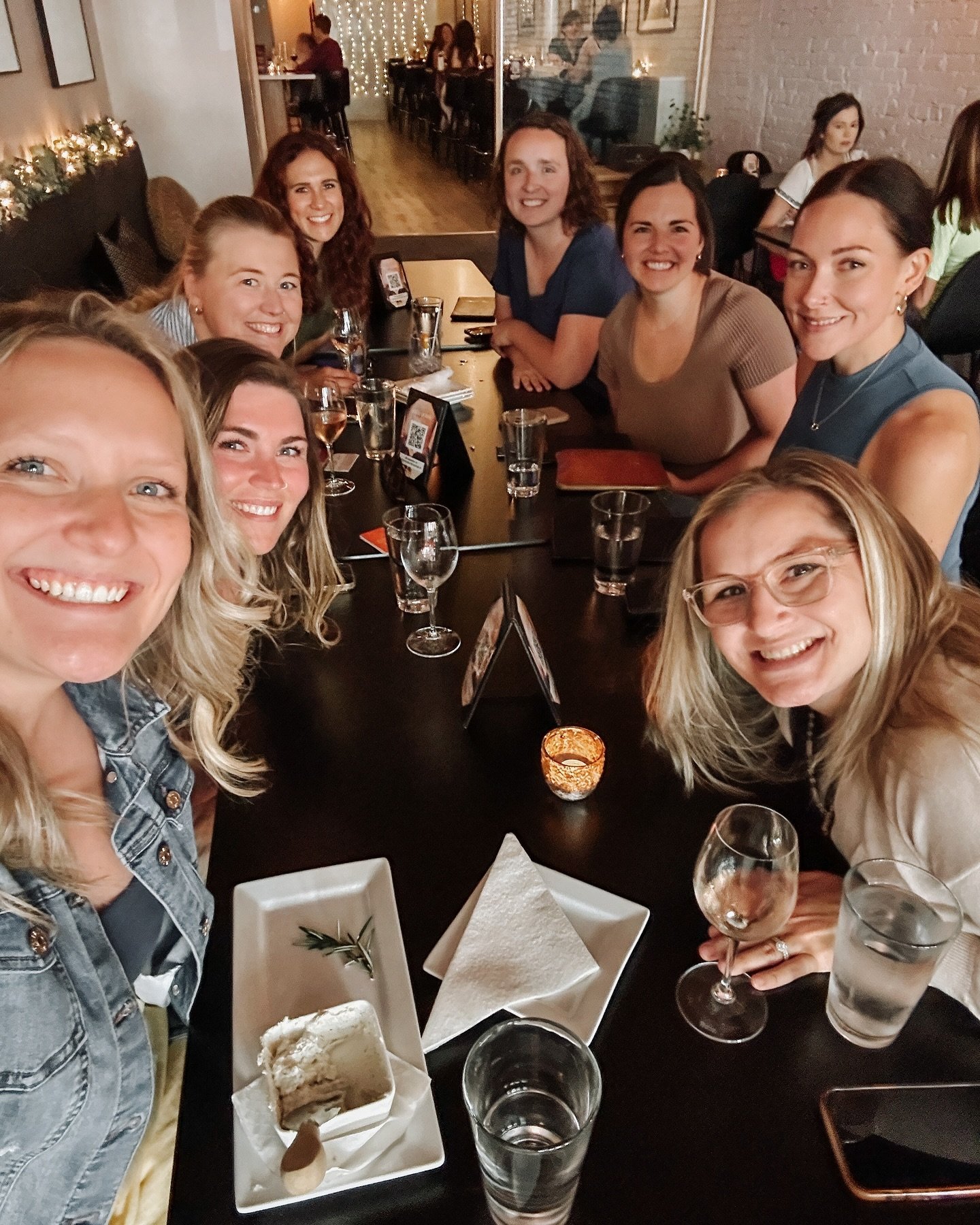 On the first day of hype the bright yellow business retreat presents to you&hellip; 🎁 business besties 💁🏼&zwj;♀️

When I first left my full time job my numba one priority was getting around other women also owning businesses and it was by far the 