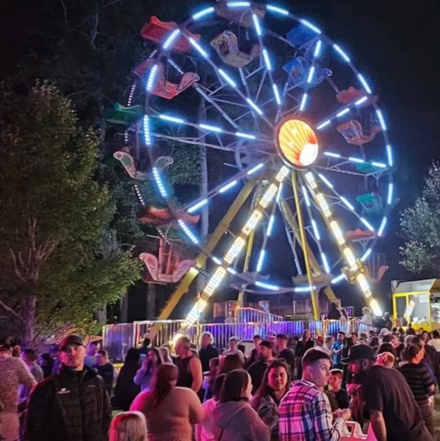 Here are some pics from our record-breaking Friday night carnival this year! Big thanks to Darren and @bigroundwheel for sharing these! 

If you are planning on coming to the #habershamharvestfestival THIS WEEKEND, OCT 12-13, we STRONGLY encourage ca