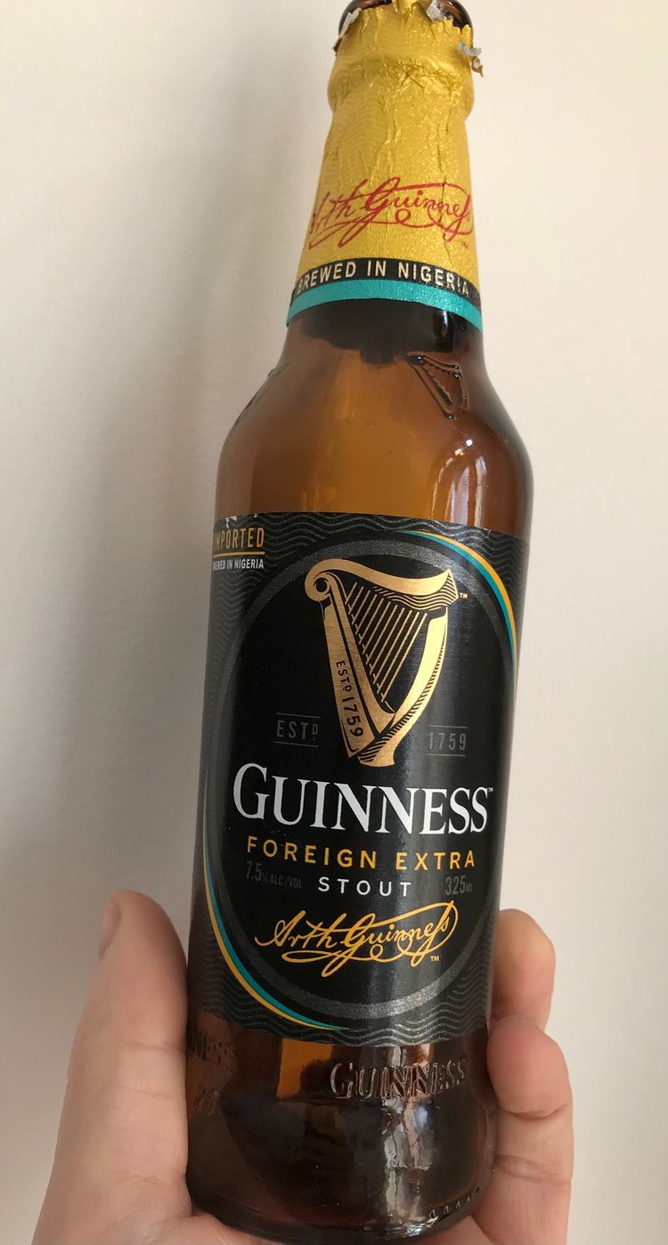 Asoebi without Corset! Bar man Give Po one bottle of Guinness