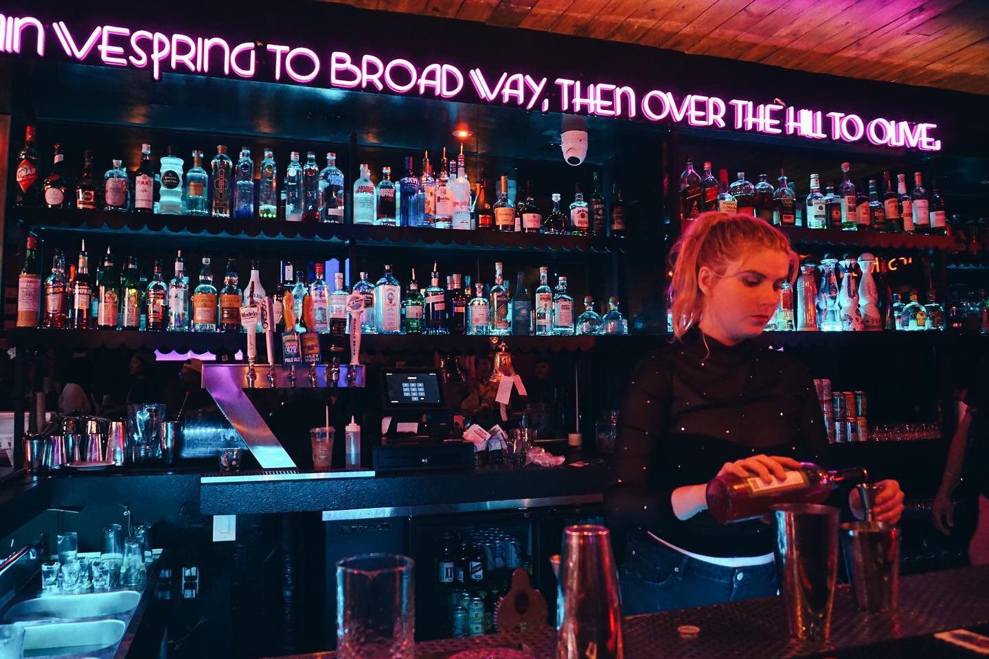 Top off your Monday with a night cap!🍸Open till 2am.🍸

#dtla #bartender #nightlife #weekend #drinks #cocktails #happyhour
