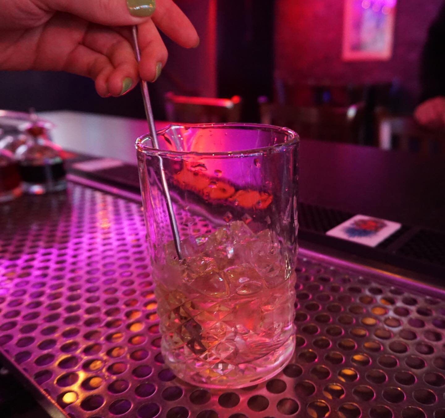 Escape the heat with an ice cold martini. Always stirred never shaken. 😜

#bartender #losangeles #nightlife #martini #cocktails #vibe #stirrednotshaken #dtla