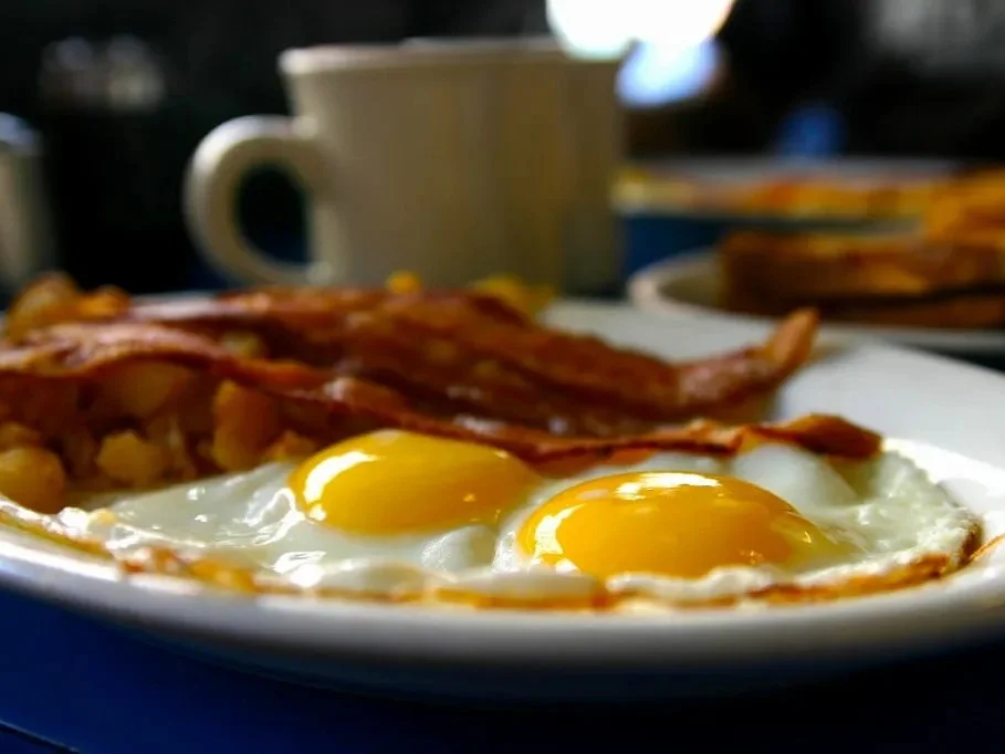 5 Best Breakfast Spots in the Lakes Region — Experience the best of