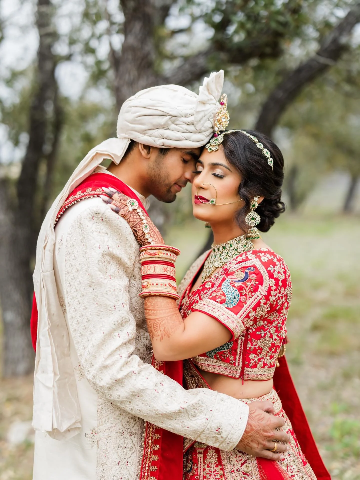 TRIPI &amp; KAYSHEWA! I wish I could post every single photo from this day, but here are twelve 🥰 @twofishweddings @hansiniweddings 

#austinweddings #southasainbride #wcot