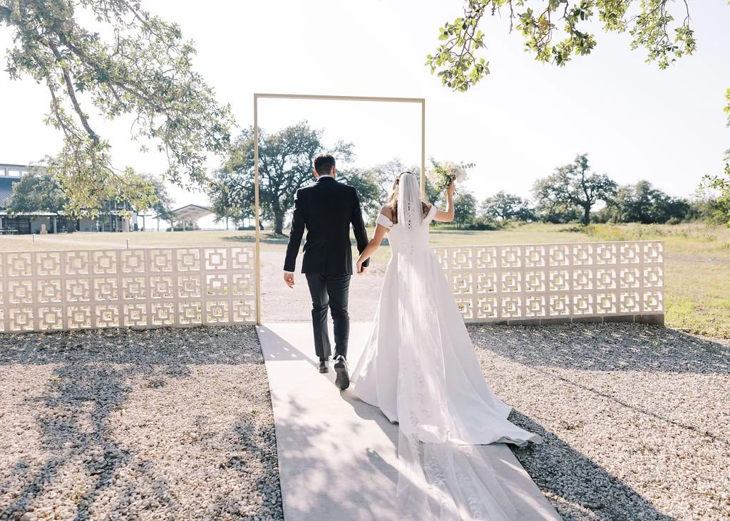 5 Must-Have Photo Spots at Mae’s Ridge: A Guide to Your Dream Hill Country Wedding