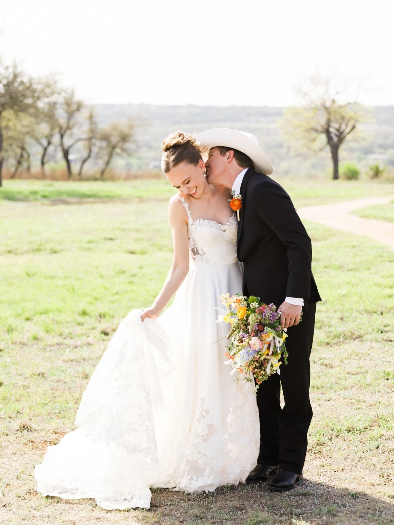 giggling because it almost feels like SPRING!!! 💐🌷🌼

Venue:  @maesridge 
Wedding Planner:  @eventsbyleslietx
Photography:  @pinksaltpics
Makeup,Hair Stylist: @luxbeautyandbridal
Florist:  @KismetFlowers
Beer Burros:  @hcjennies
DJ:  @djbrandonshab