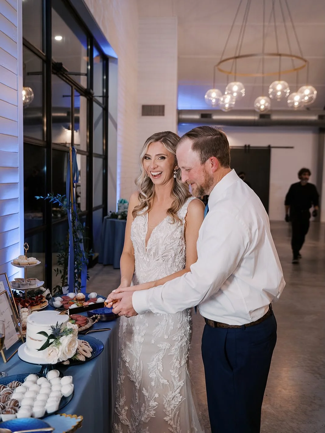 Let&rsquo;s talk cake cutting!! 
My favorite new spin on the cake cutting tradition is doing a personal cake for the bride and groom, and desserts (x1,000,000) for the guests! This way you still please your more traditional guests while putting out d