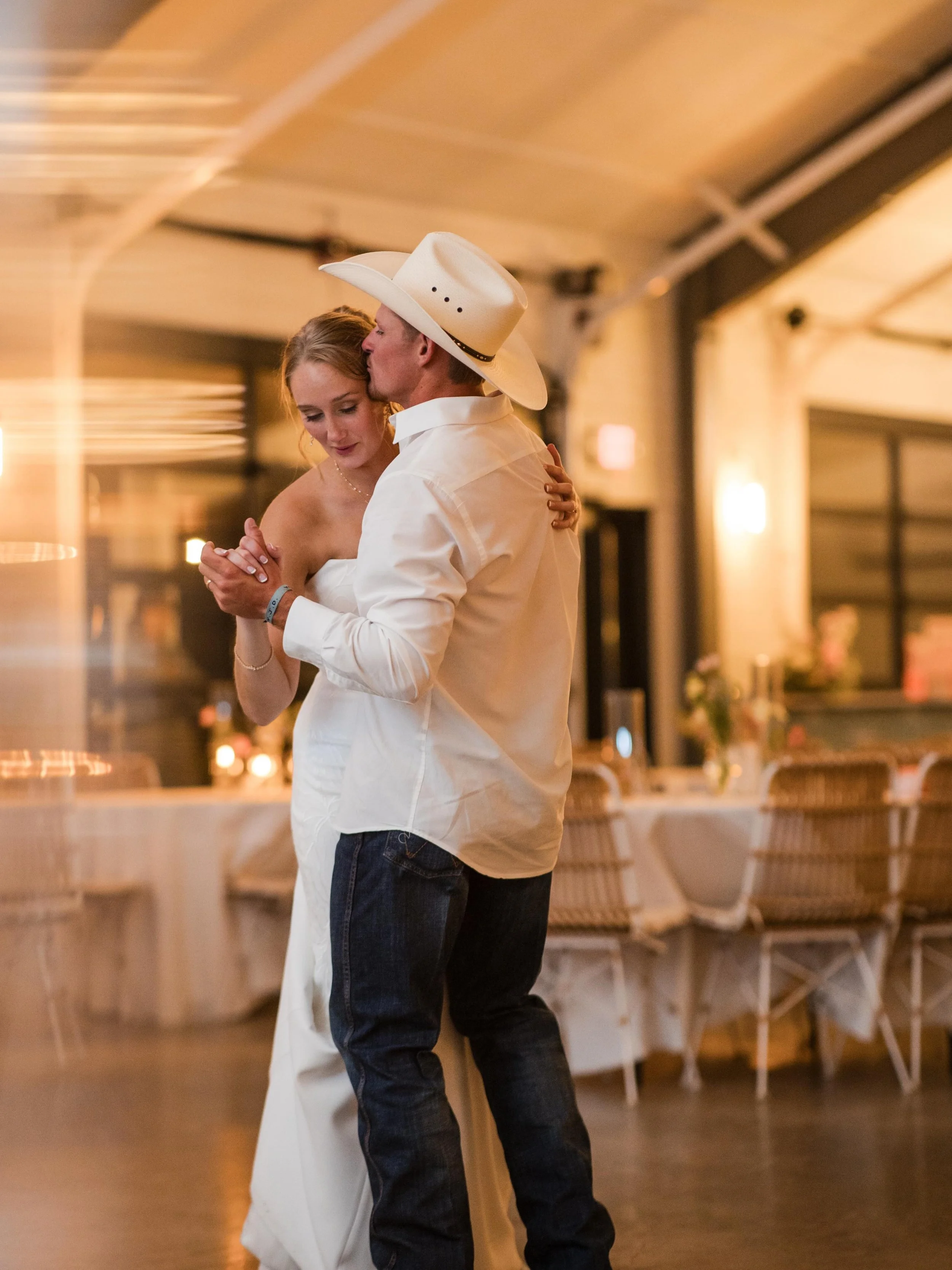 May weddings >>> &hearts;️🥰

Hair &amp; makeup: @lolabeautyatx
Florist: @daughterfloral
DJ: @greenbeltdj
Rentals: @premiereeventstx
Transportation: @yourdaycharters
Bar: @peakbev
Late night snack: @whataburger
Catering: @chuysrestaurant
Pho