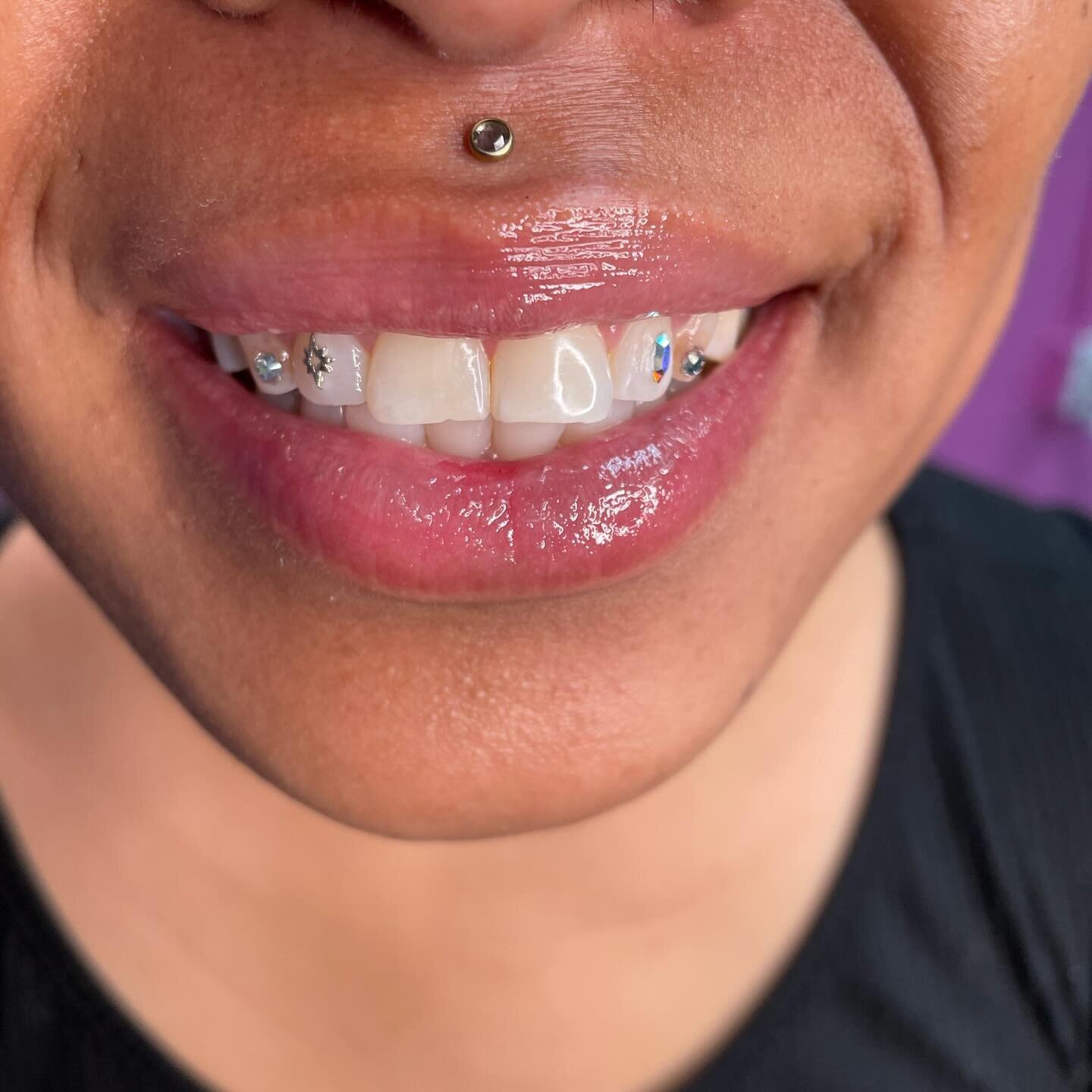 Book your next toothgem appointment through our website (link in bio) #toothgems #22ktgold #abcrystals #teeth #neworleans