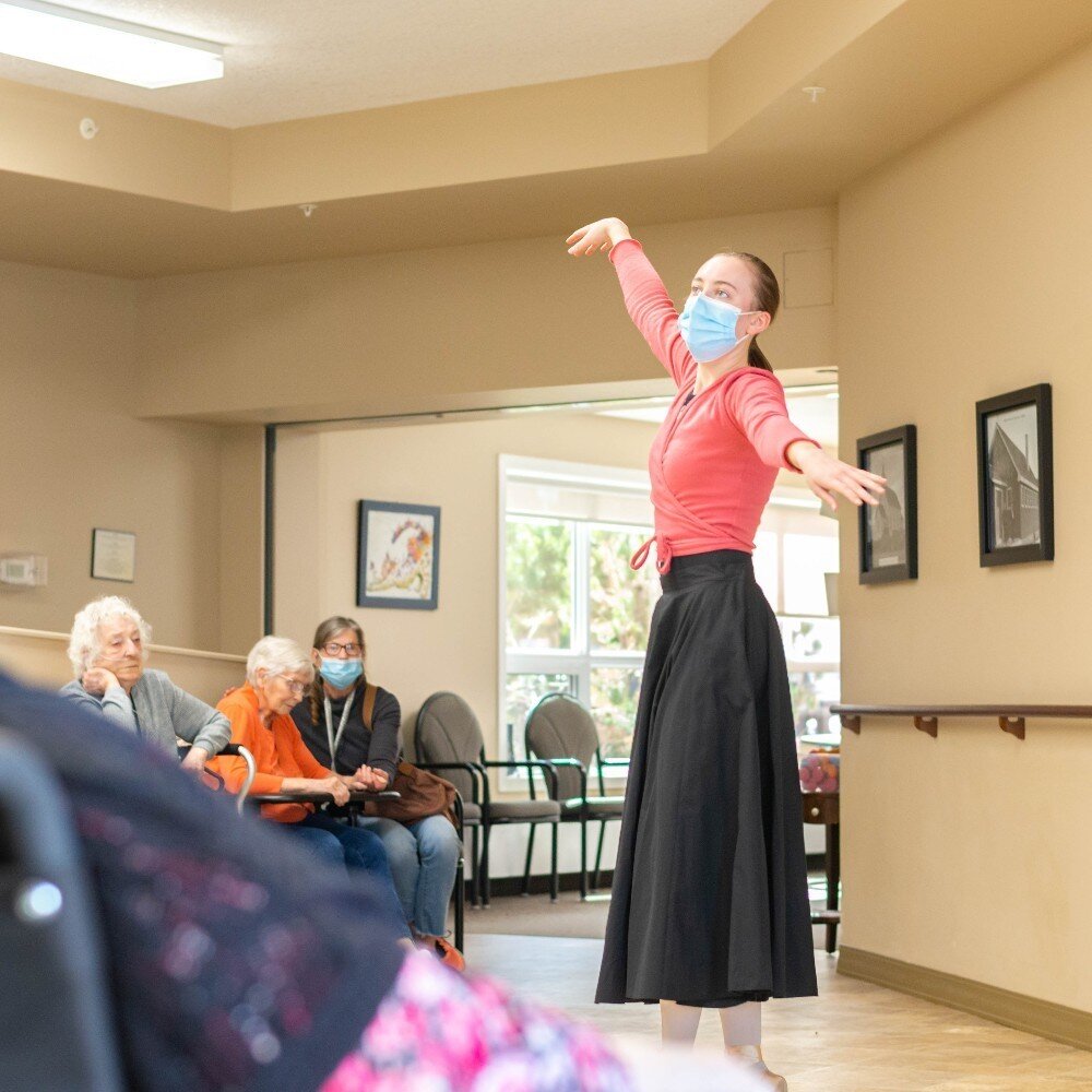 Our practicum student, Mackenzie, wanted to share her love of ballet with the residents so she ✨dazzled✨ them with a performance! 

Mackenzie is a student in the Gerontology Program @Lethcollege and has been helping out with the activities at the lod
