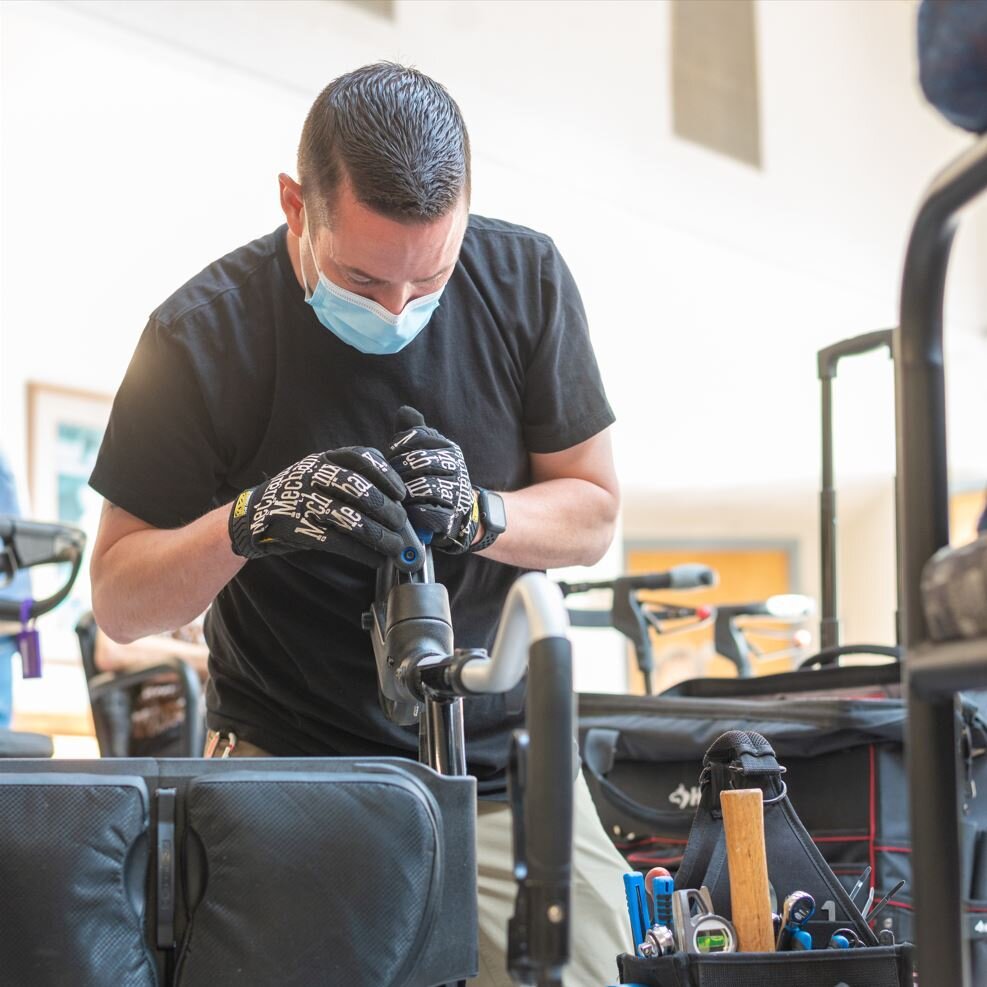 Thank you  Allan &amp; Levi from  @LeistersHomeCareEquipment for getting our residents ready this #WalkingMonth !👍⭐

#SeniorLiving #Seniors #Lethbridge #YQL #WellnessWednesday #Walking