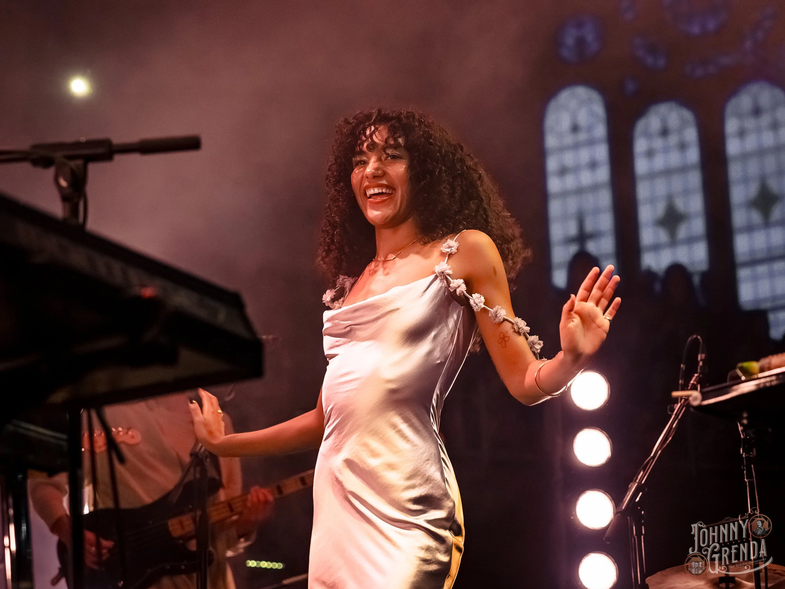 OliviaDean..@ManchesterAlbertHall29.4.24JohnnyGrenda.jpg