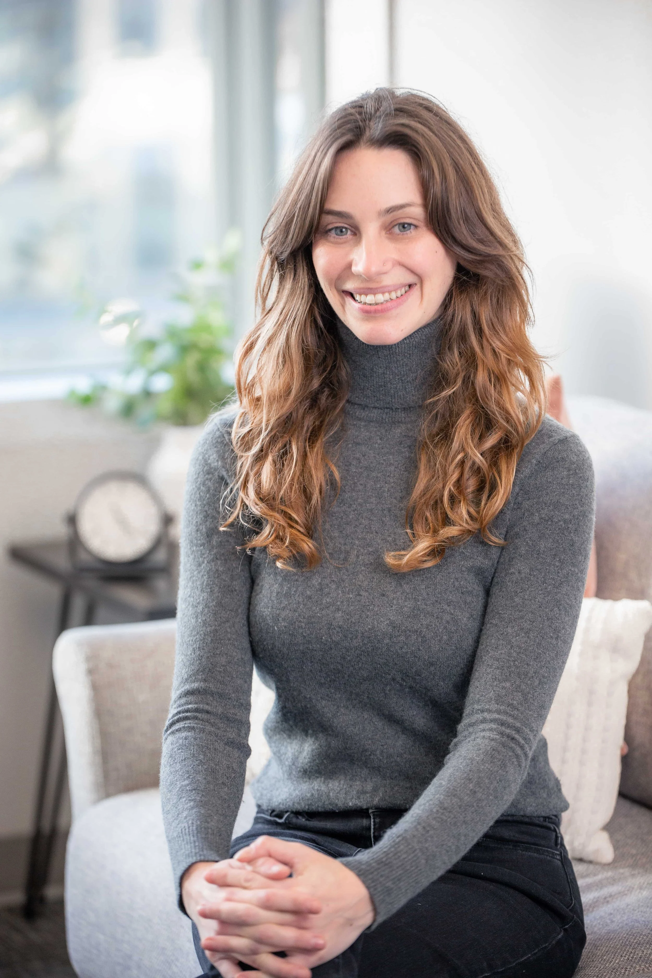 Leah Marinakis, Clinical Social Worker for Adults, College Students, and Adolescents