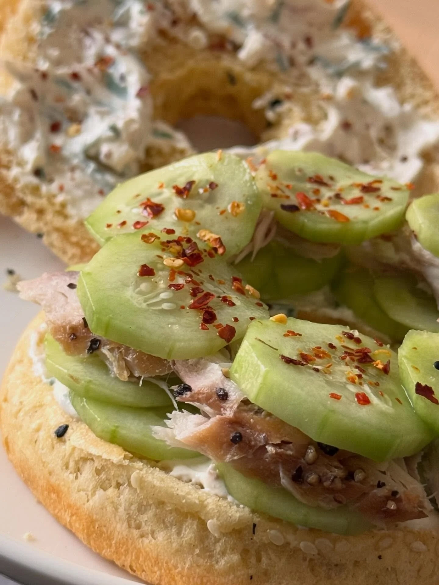 Bagel Maquereau cream cheese : Un bagel 🥯 maison au hareng qui remplace ton sandwich du midi&hellip; pour toujours