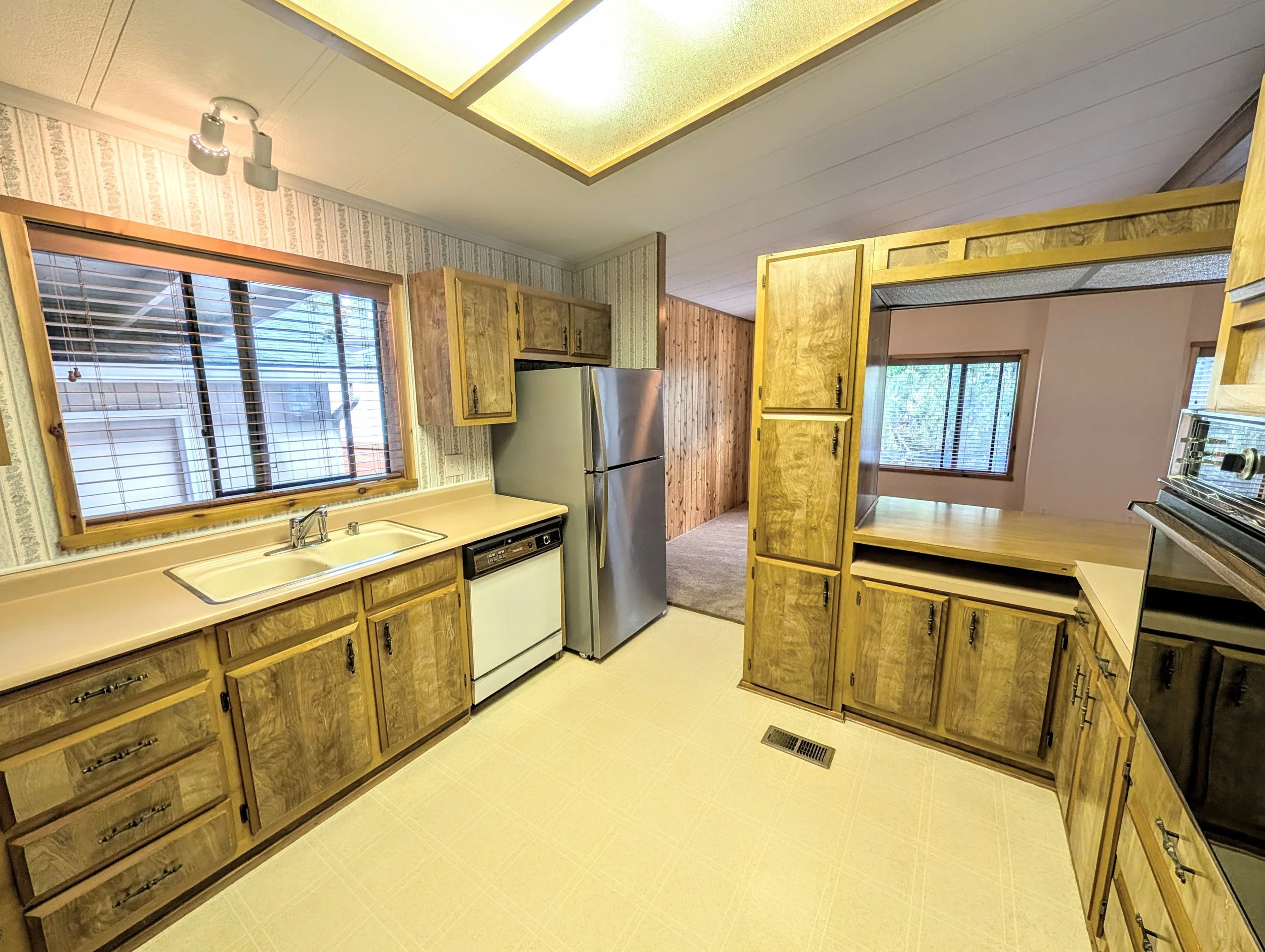 CV6_Kitchen2.jpg