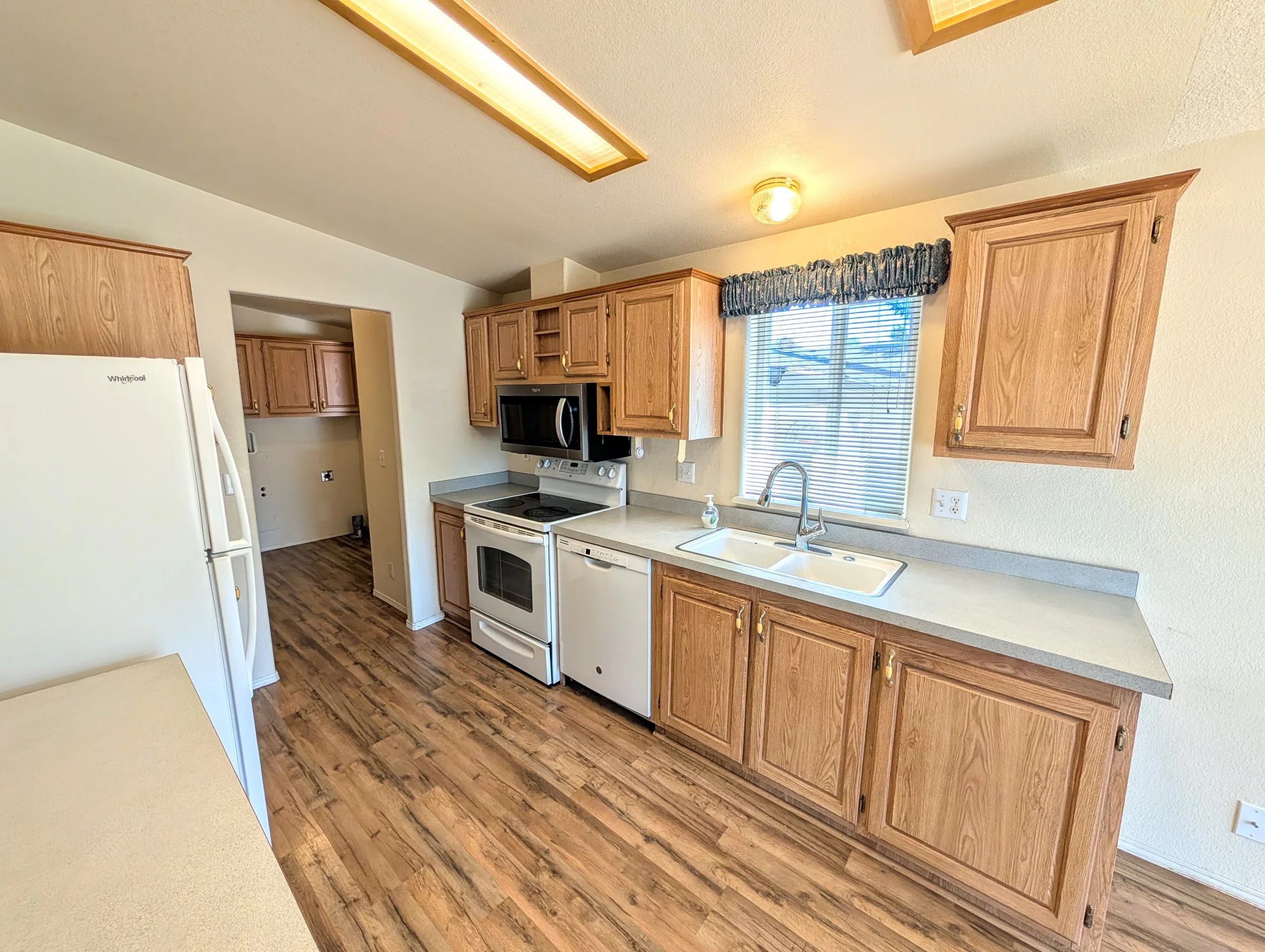 SB57_Kitchen1.jpg