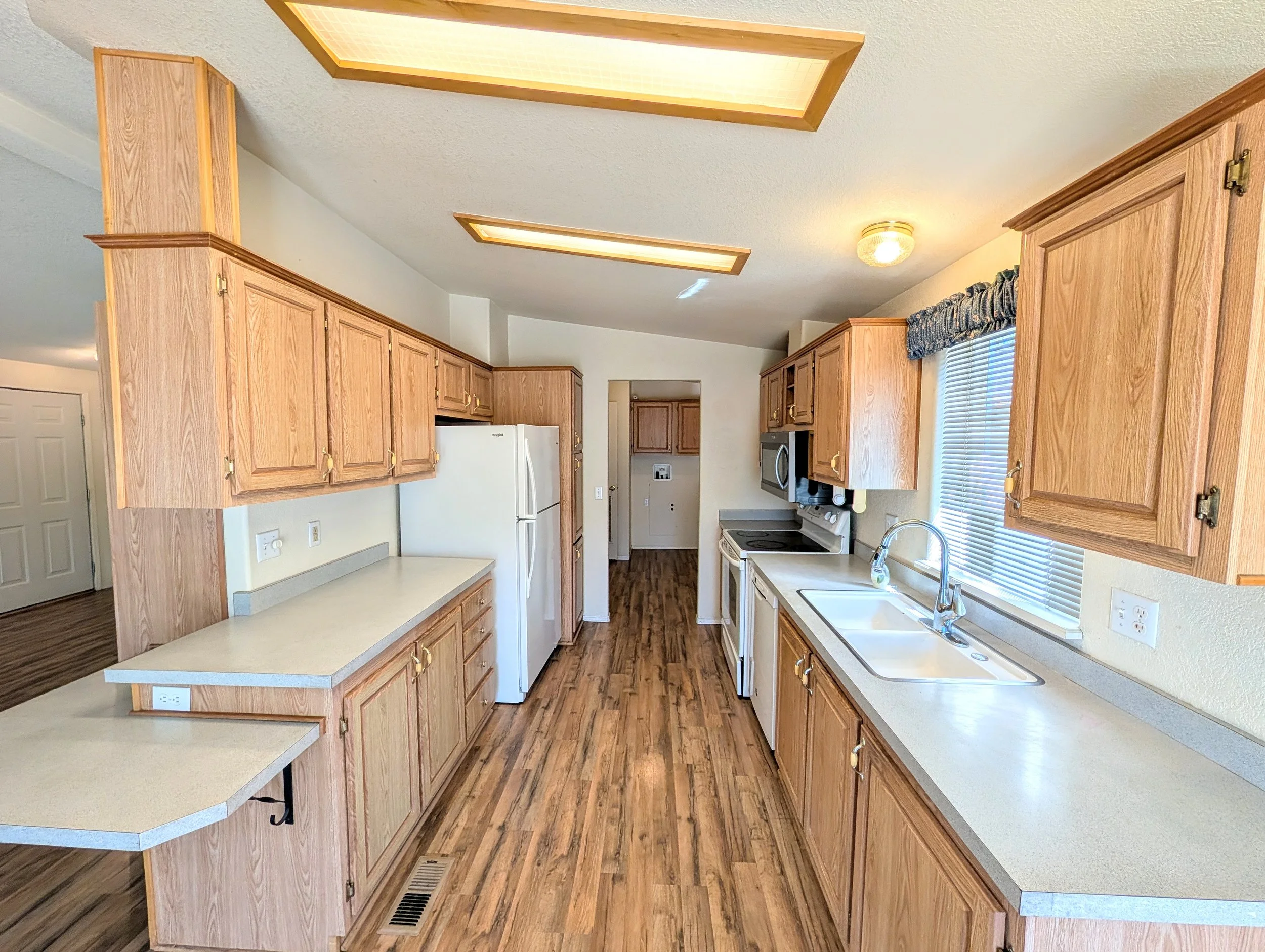 SB57_Kitchen2.jpg