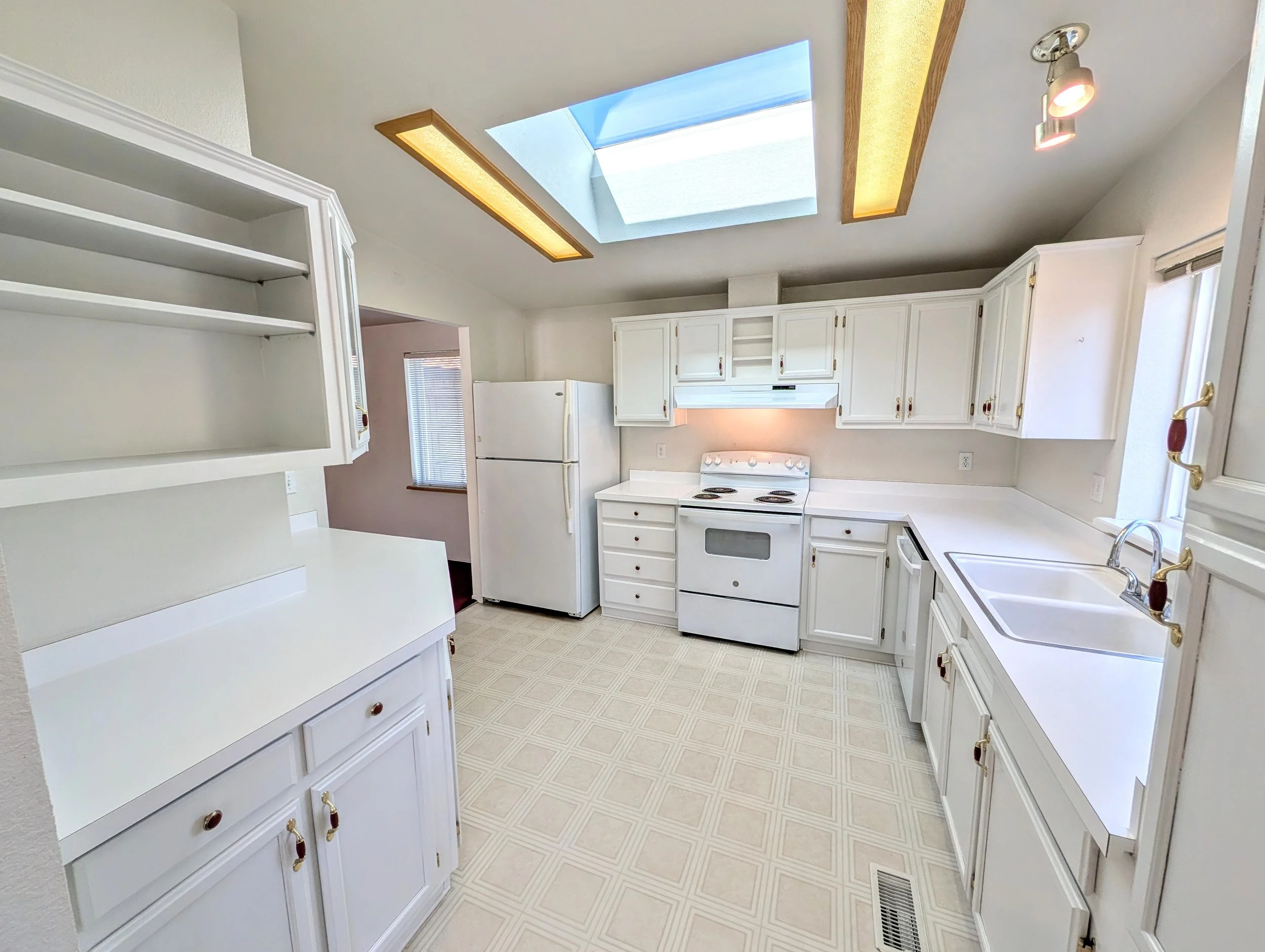 SB53_Kitchen1.jpg