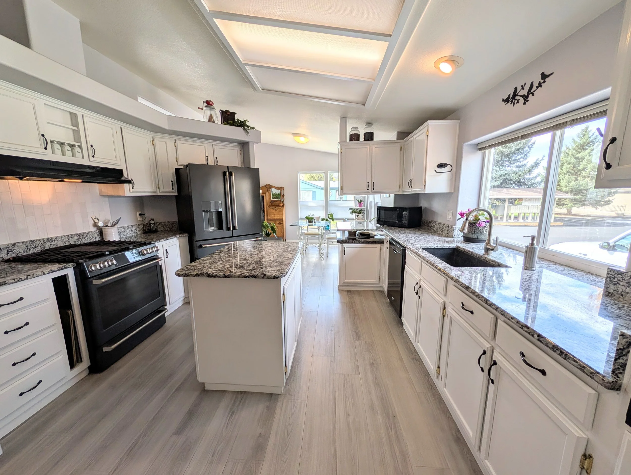 SB71_Kitchen1.jpg