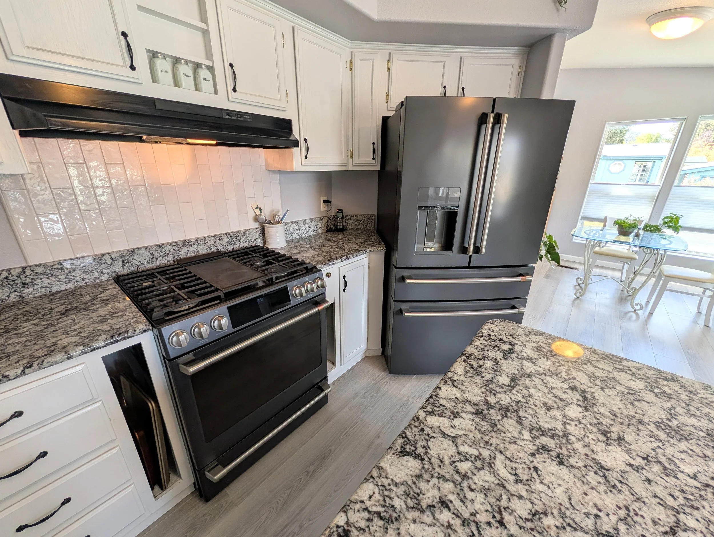 SB71_Kitchen2.jpg