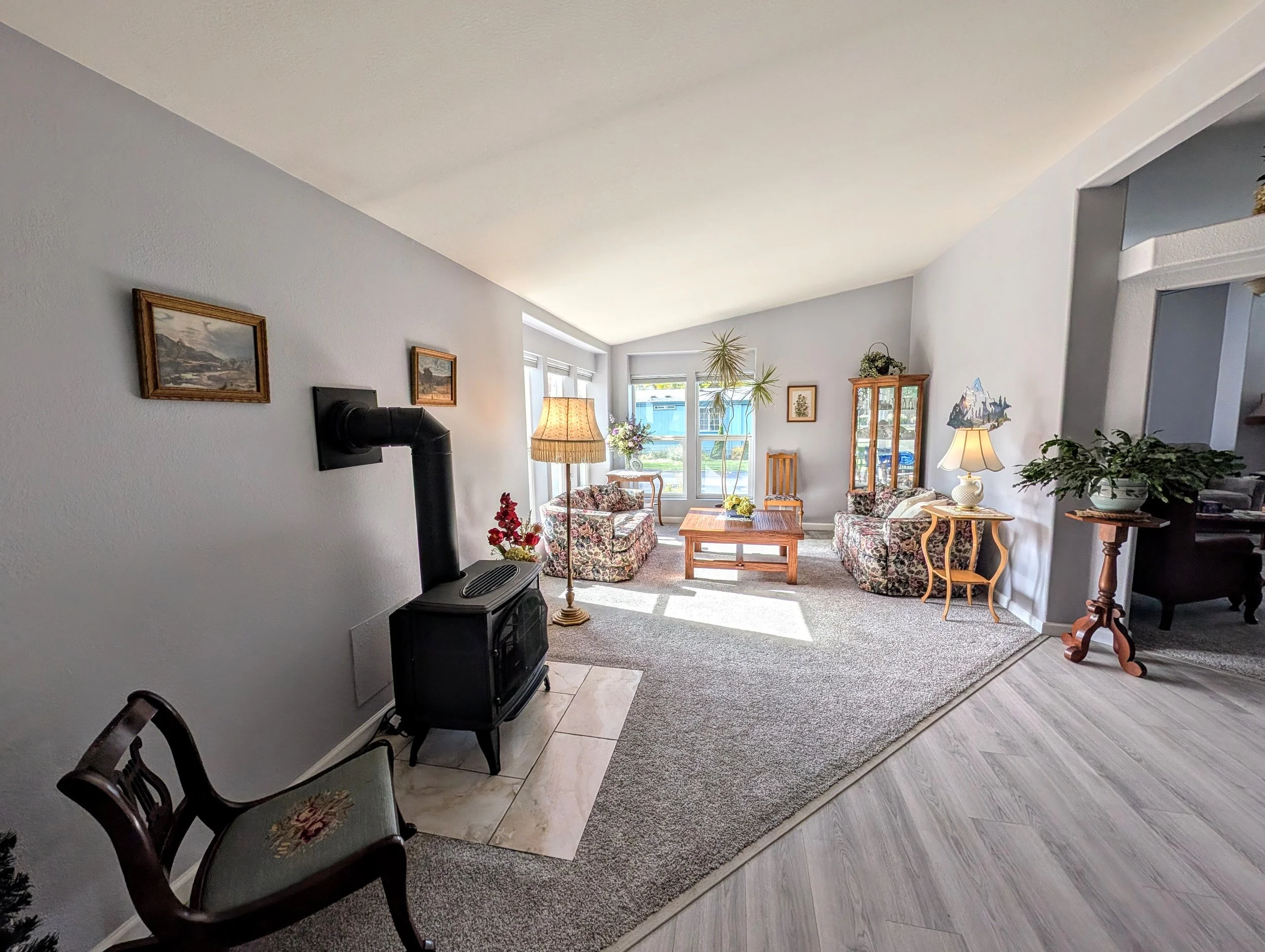 SB71_LivingRm1.jpg