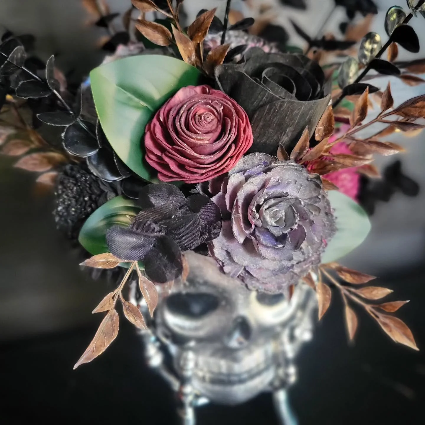 A peek at another skeleton vase! Silver and classically creepy--in a pretty way.

#WoodFlowers #WoodFlowerFlorist #OhioFlorist #WeddingFlorist #Weddings #OhioWeddings #Ohio #WomanOwnedBusiness #CraftShow #VintageMarket #ShopLocal #BuyLocal #SupportLo