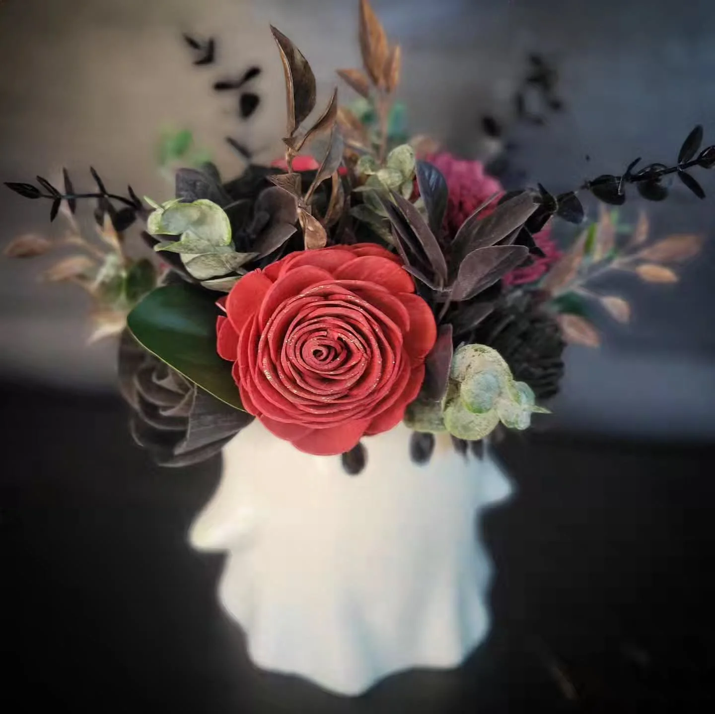 Happy Friday! I hope you all have a very fun and spooky weekend!

#WoodFlowers #WoodFlowerFlorist #OhioFlorist #WeddingFlorist #Weddings #OhioWeddings #Ohio #WomanOwnedBusiness #CraftShow #VintageMarket #ShopLocal #BuyLocal #SupportLocal #Flowers #Fl