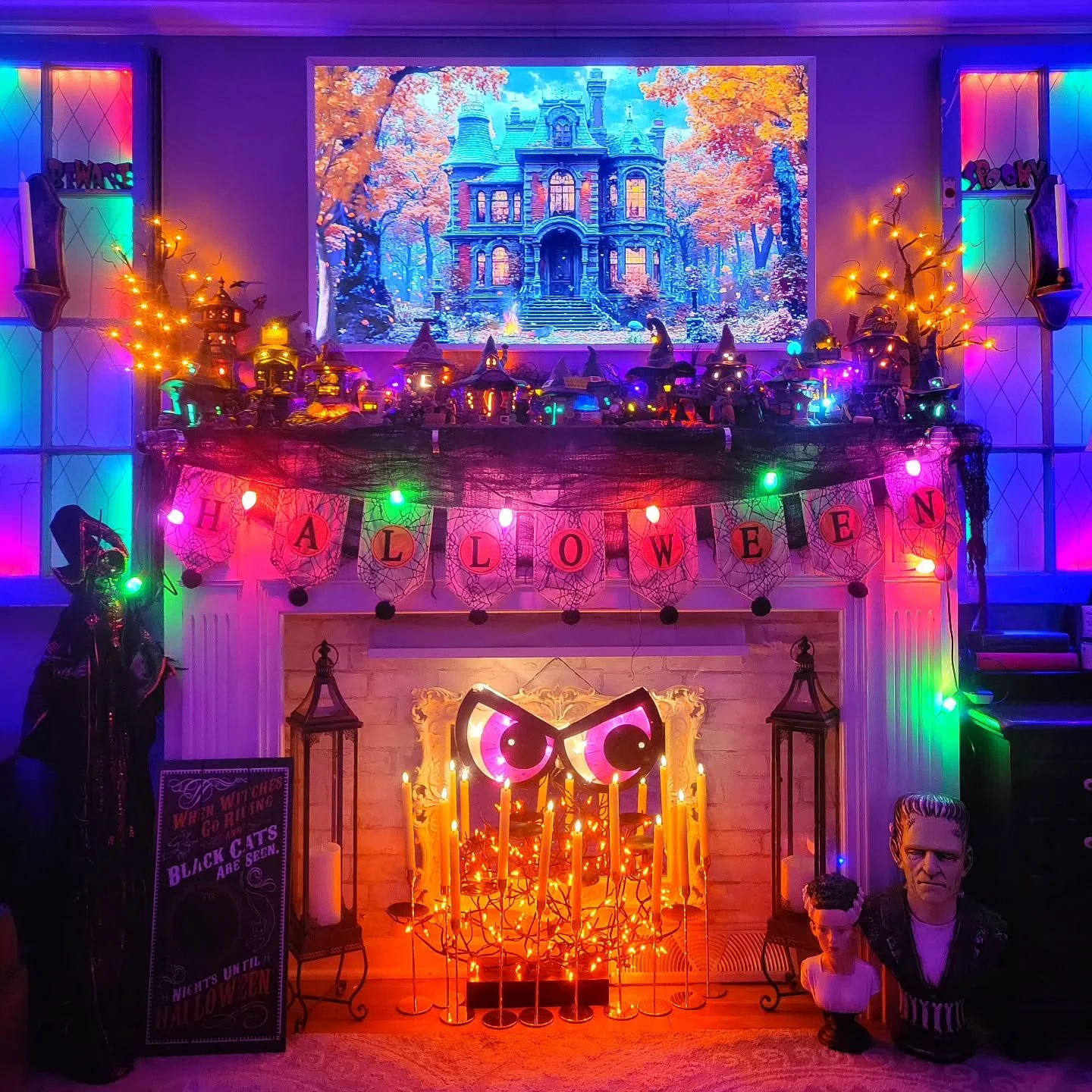 It's been a crazy couple weeks around here, and I haven't had as much time for flower work, so here's a peek at our Halloween mantel! No flowers, but plenty of festive spookiness! 

#WoodFlowers #WoodFlowerFlorist #OhioFlorist #WeddingFlorist #Weddin