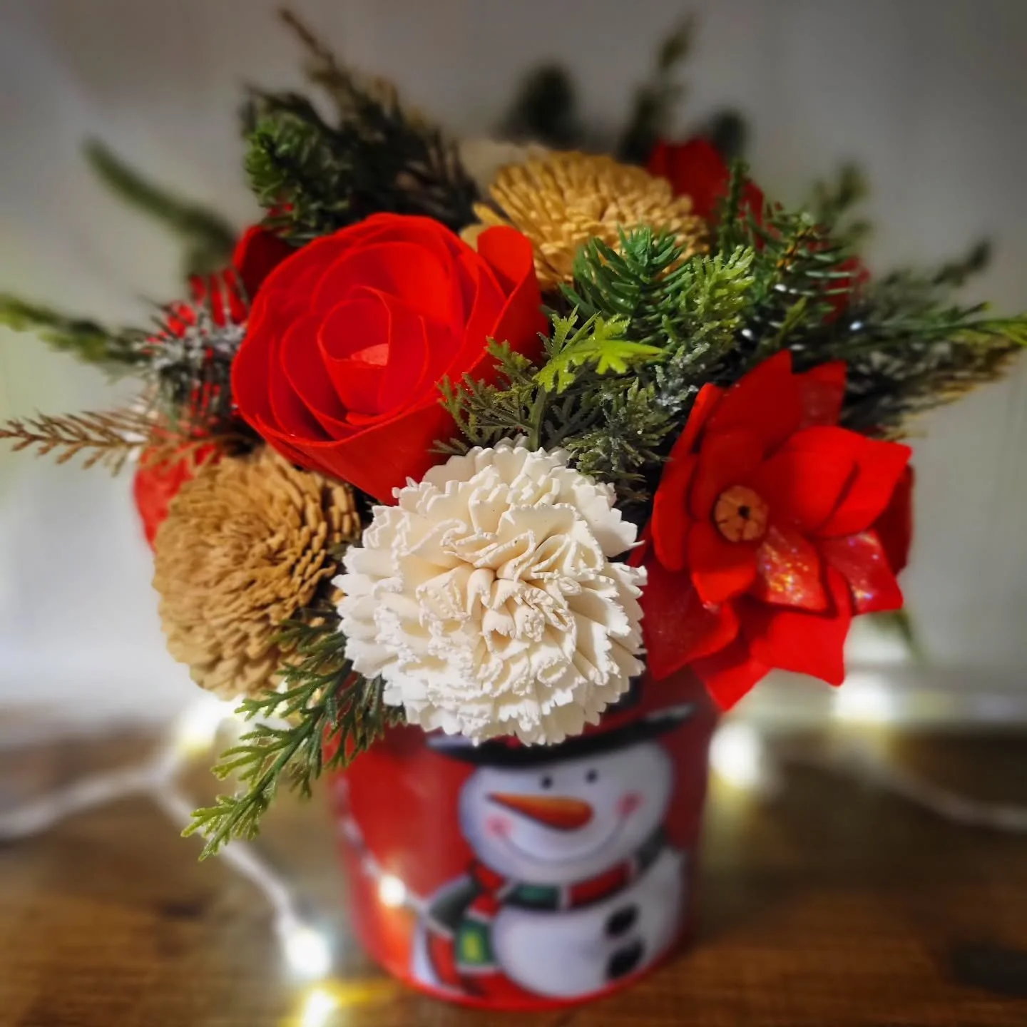 A festive custom order that was so fun to make!

I have a few more of these adorable buckets, so send me a DM if you're interested in a bucket-style arrangement for the holiday season!